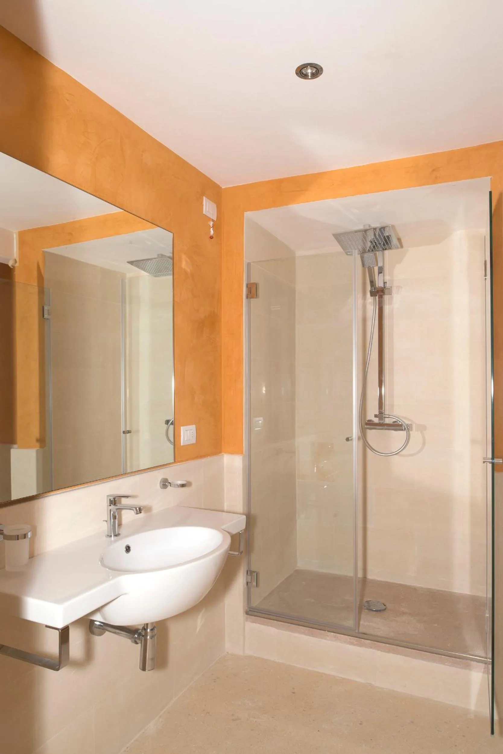 Shower in Relais Carlo V - Palazzo Storico