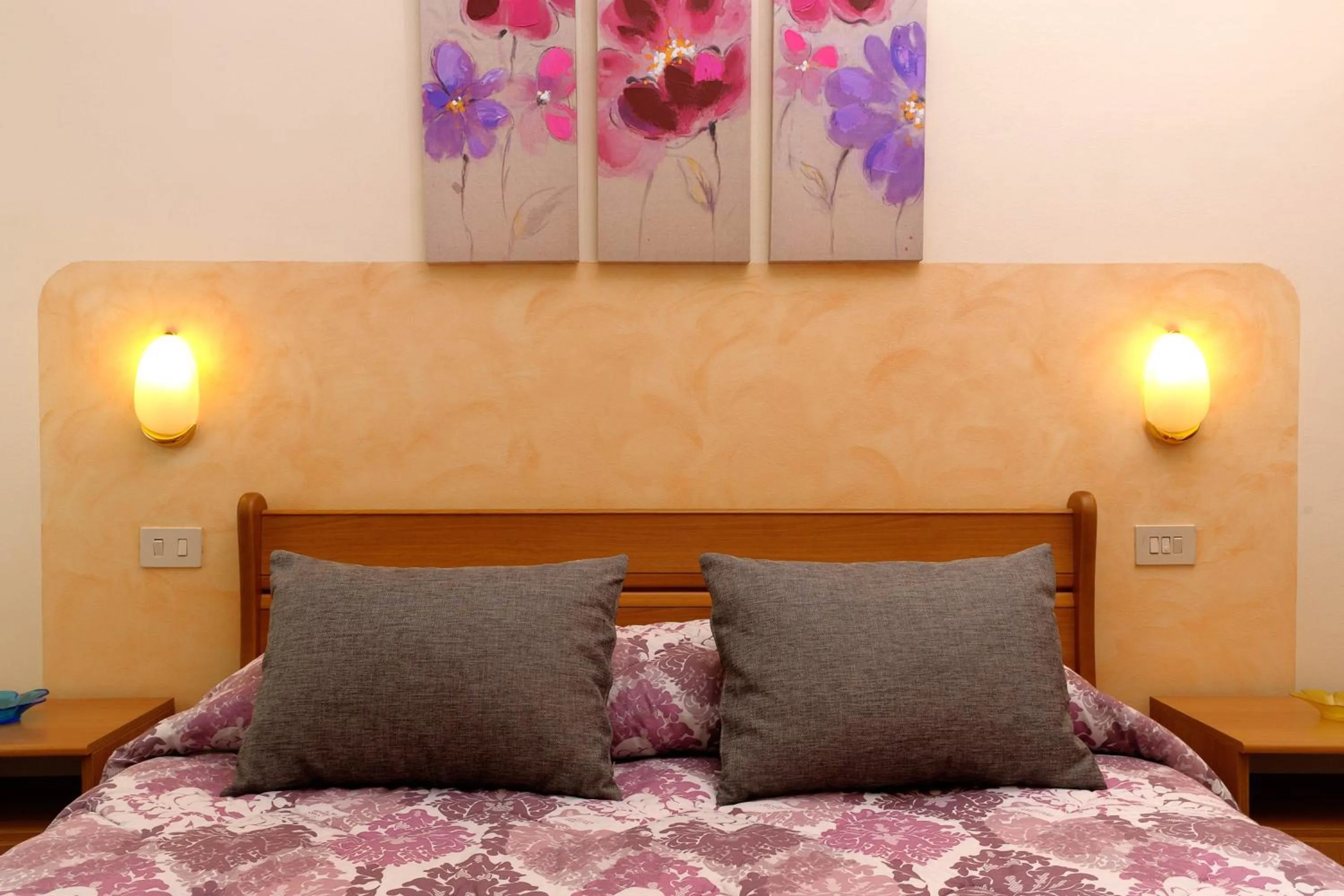 Decorative detail in Le Rondini