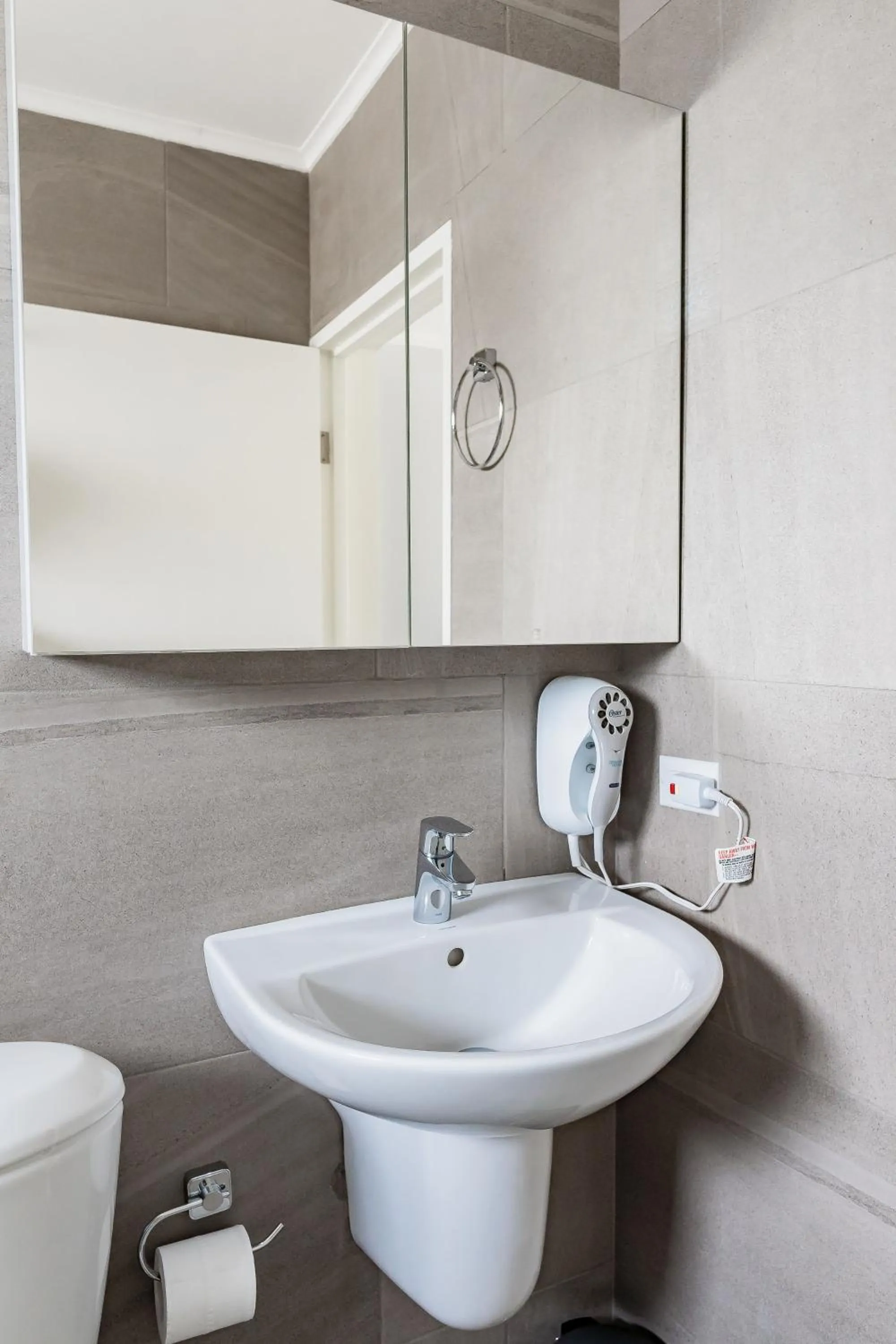 Bathroom in The Palm Leaf Apartments