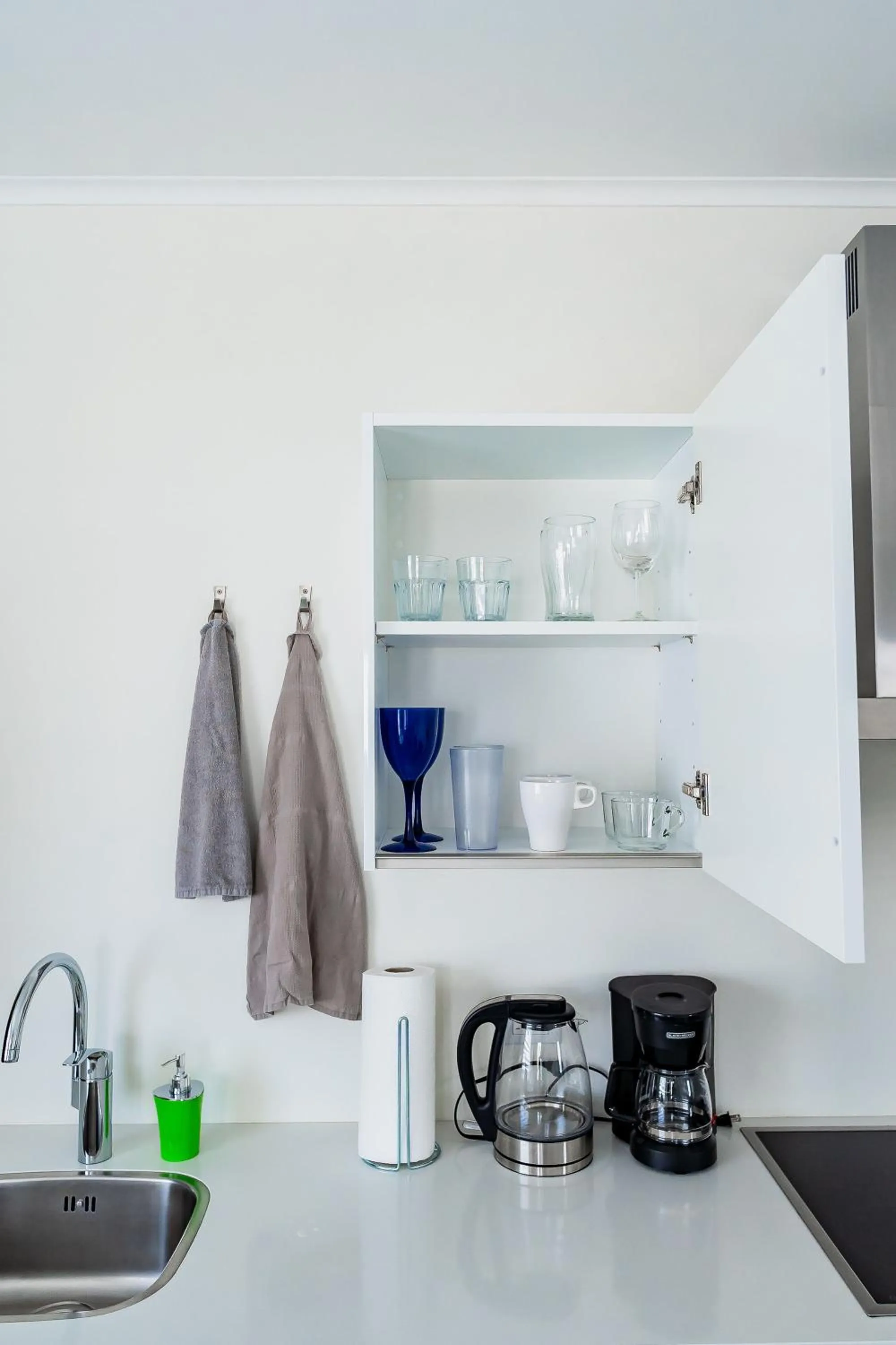 Coffee/tea facilities in The Palm Leaf Apartments