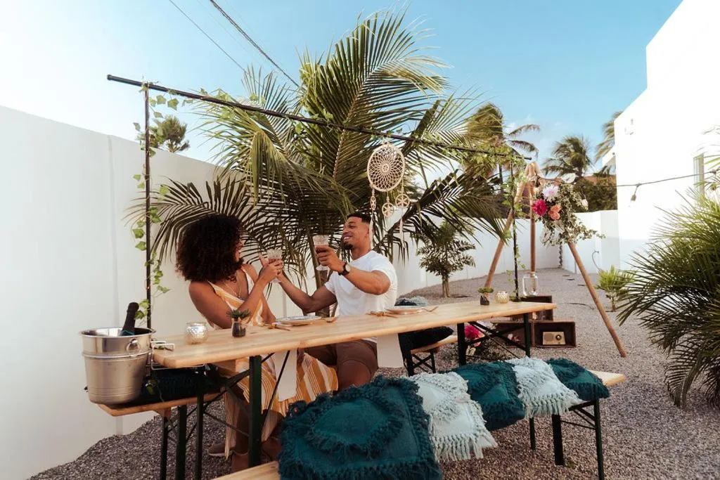 Day in The Palm Leaf Apartments