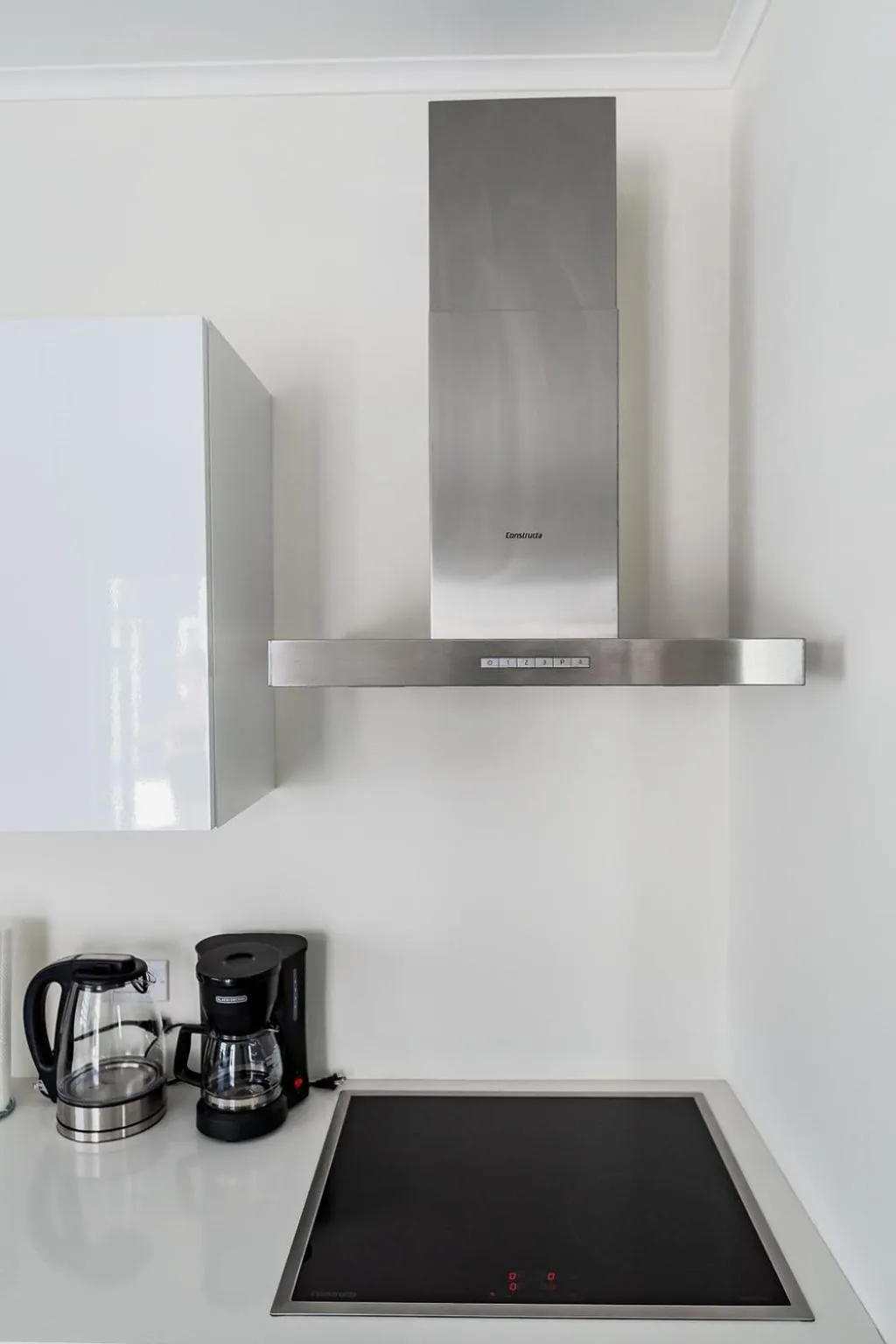 Coffee/tea facilities in The Palm Leaf Apartments