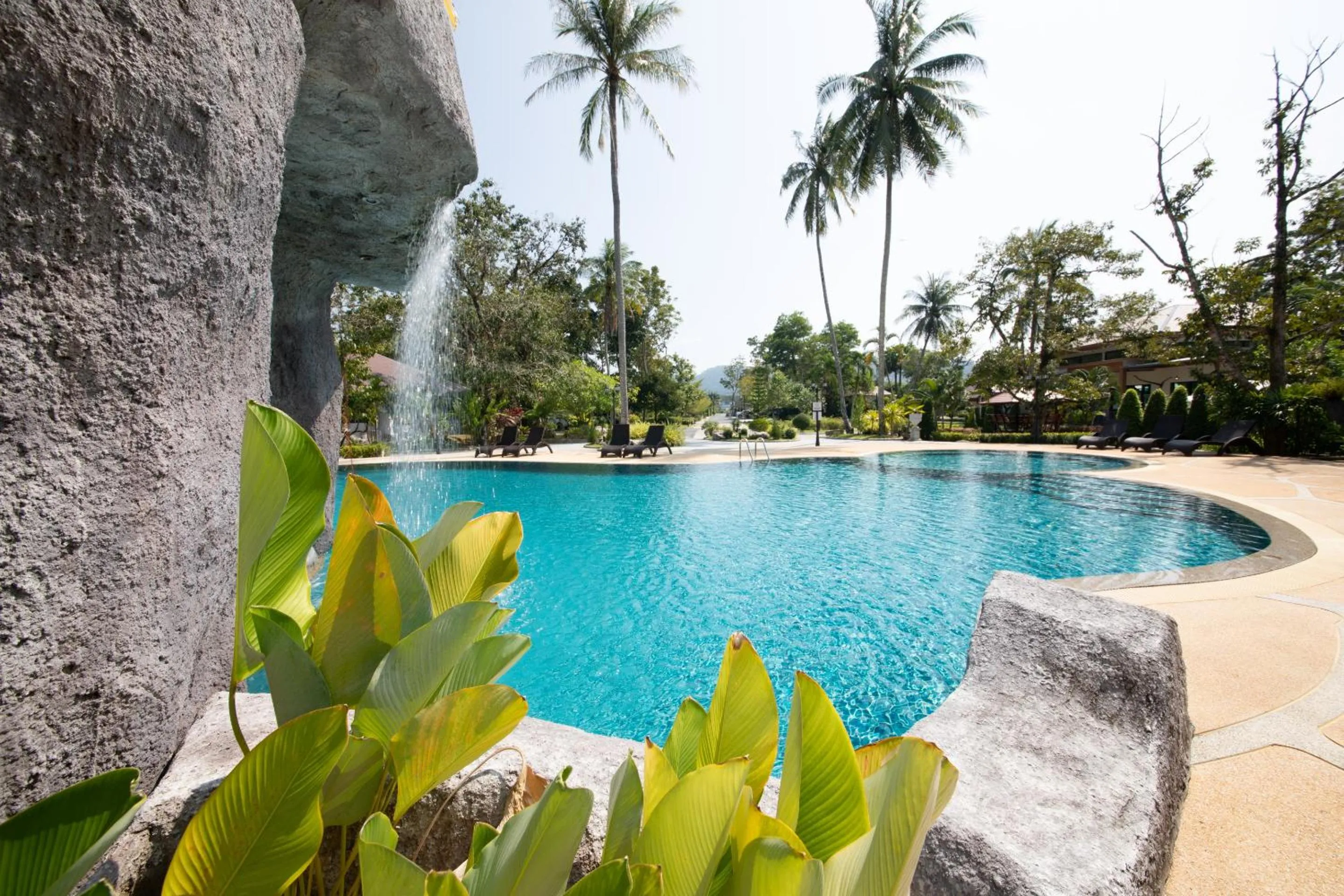 Swimming pool in Rnana Grand