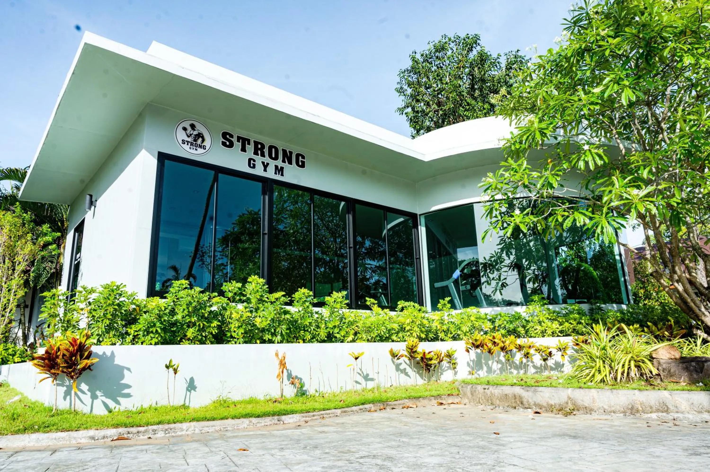 Fitness centre/facilities in Rnana Grand