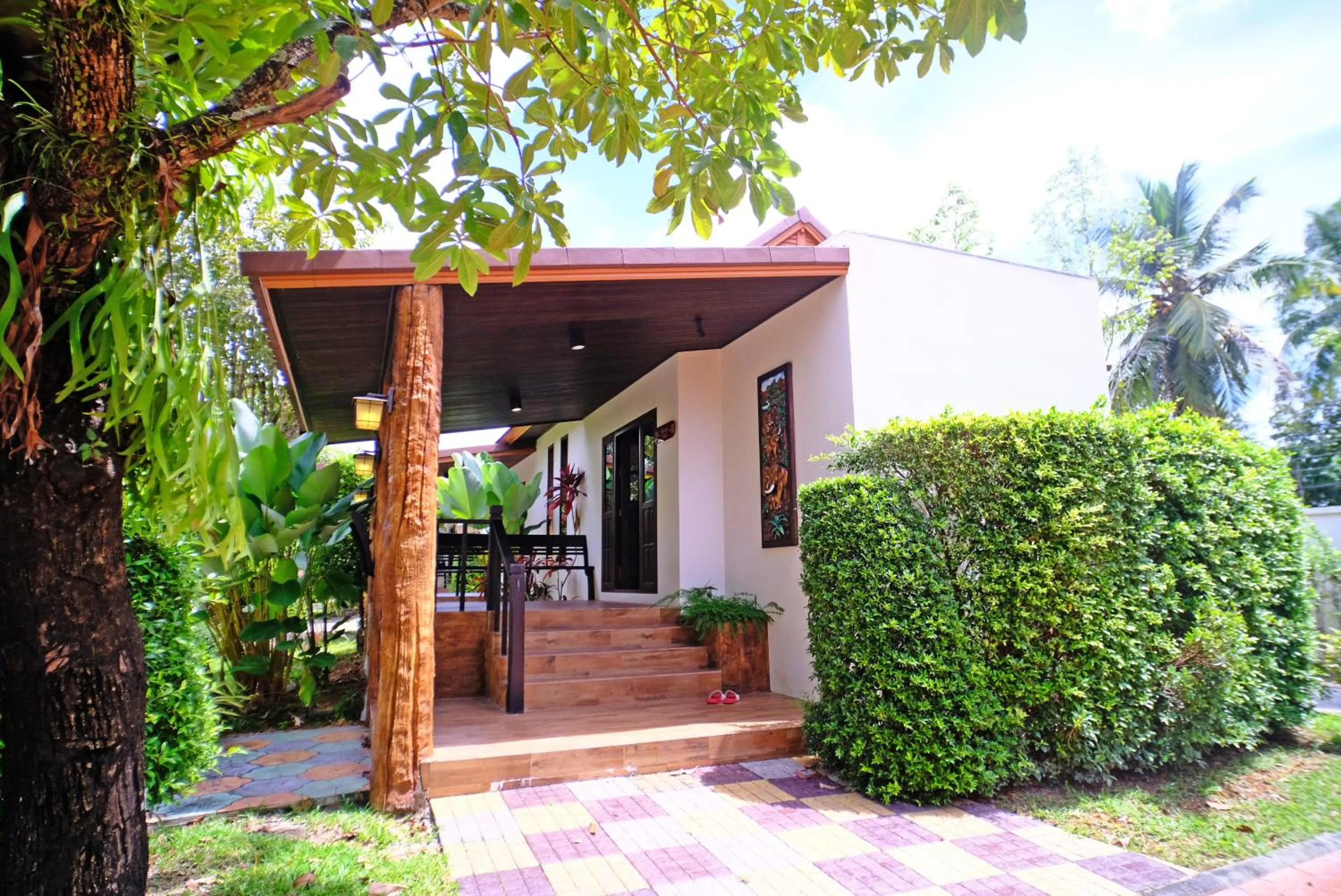 Deluxe Twin Room in Rnana Grand