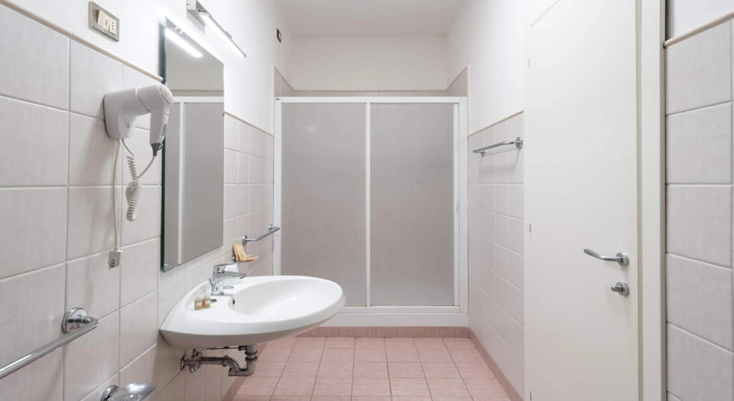 Bathroom in Hotel Delle Rose