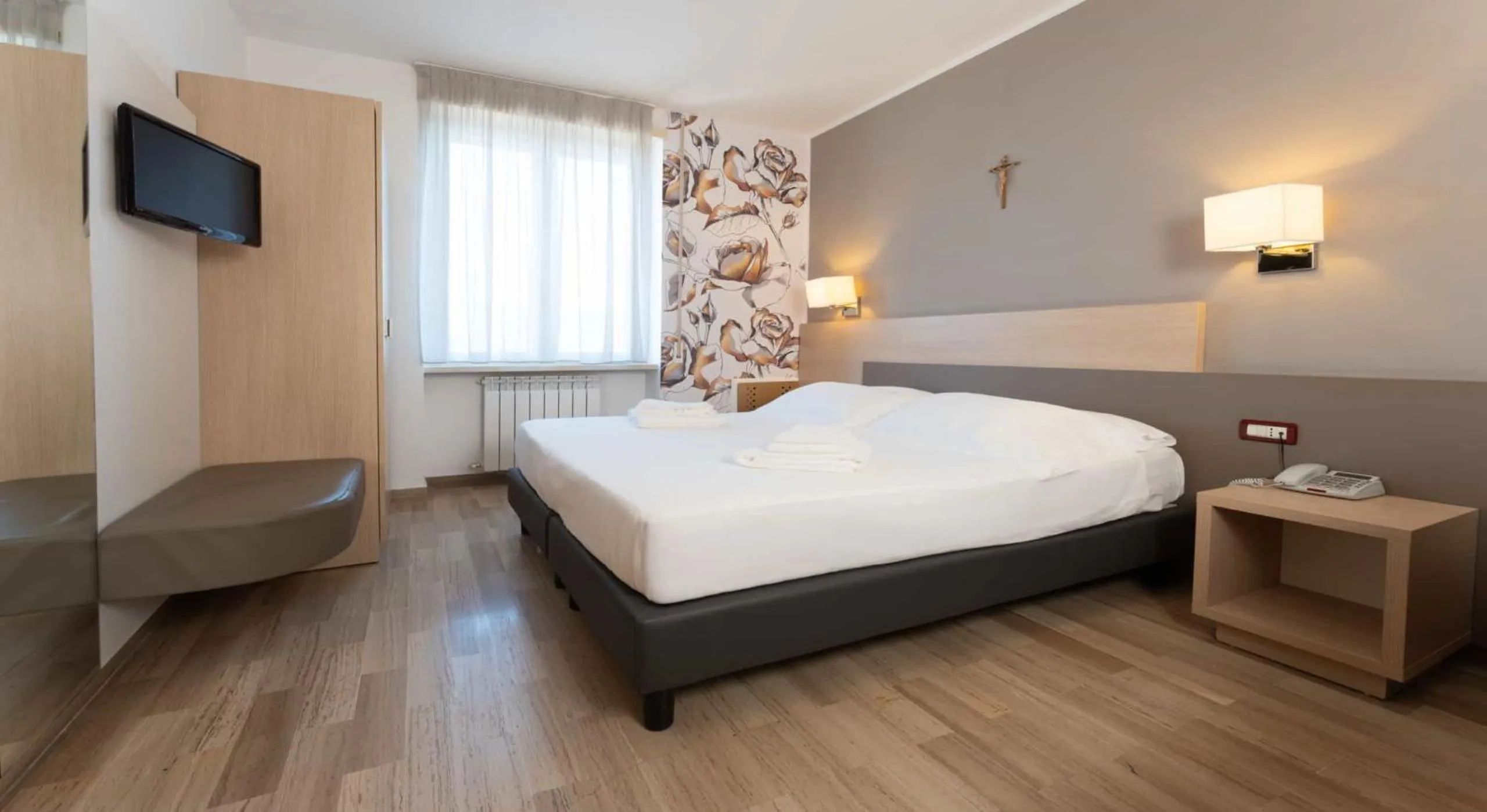 Bedroom, Bed in Hotel Delle Rose