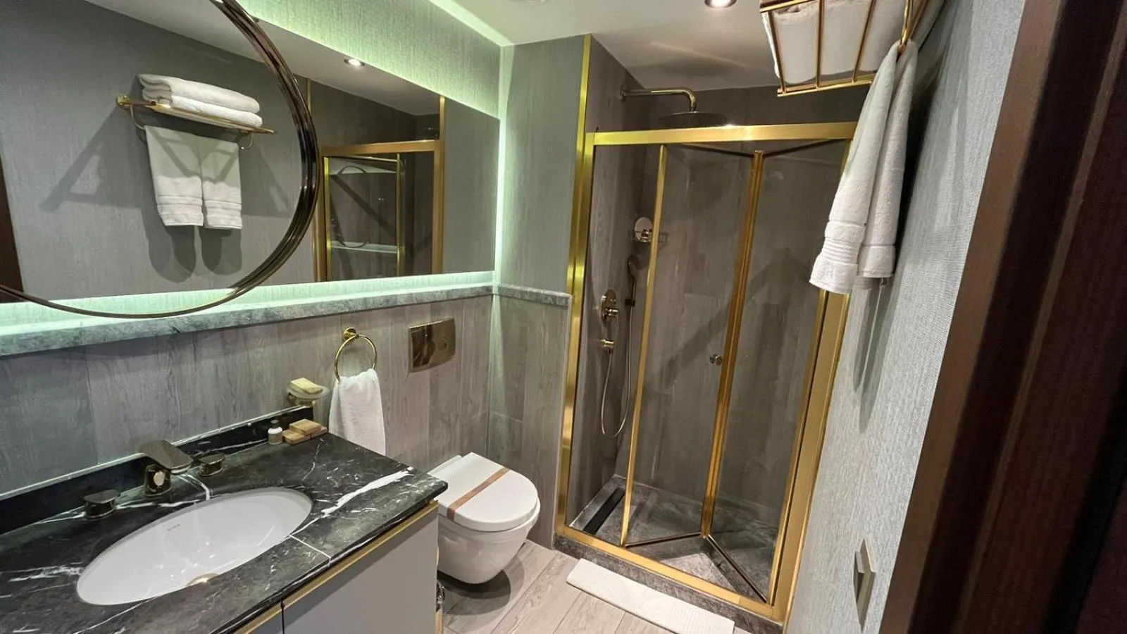 Toilet, Bathroom in Kings Cross Hotel Istanbul