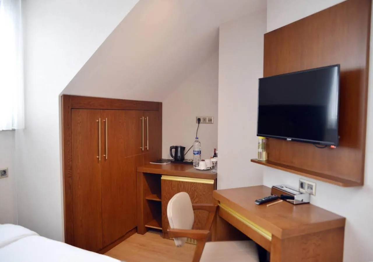 TV and multimedia, TV/Entertainment Center in Kings Cross Hotel Istanbul