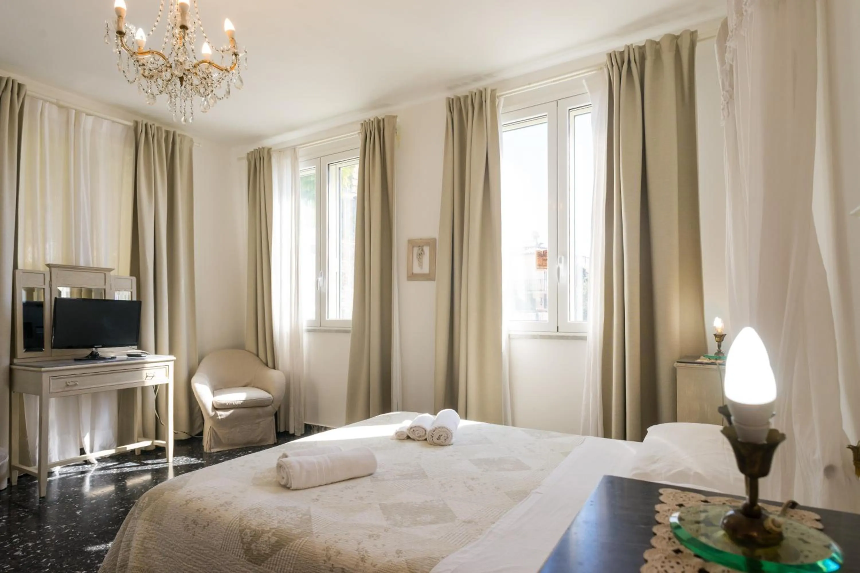 Bedroom, Bed in Villa Giannina B&B