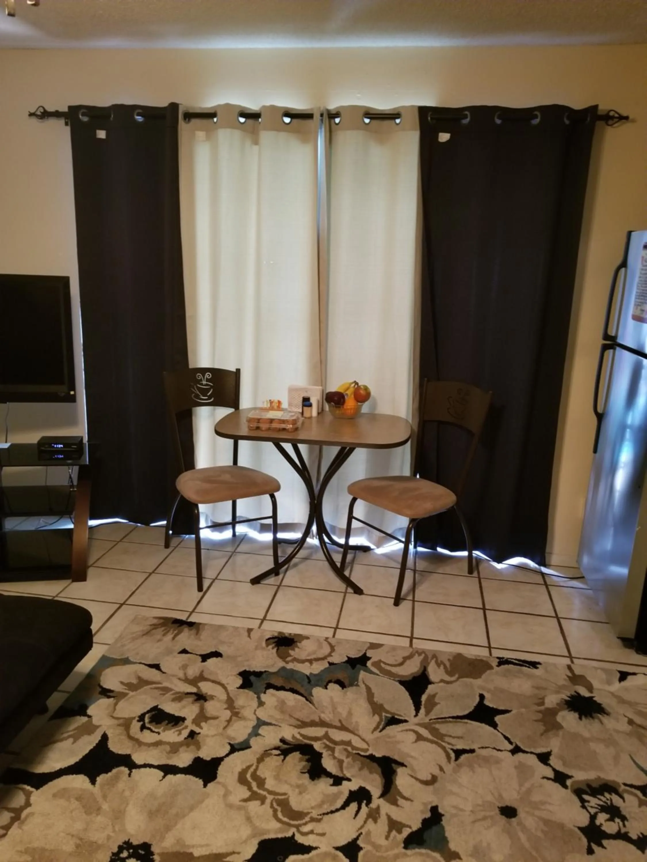 Dining area in Beach More Worry Less