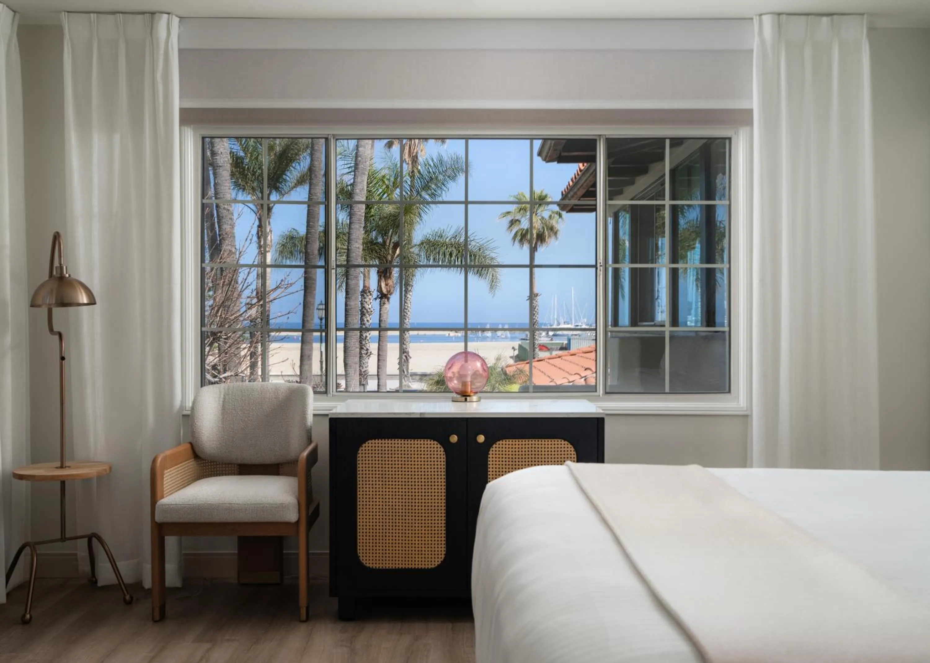 Sea view, Bed in The Milo