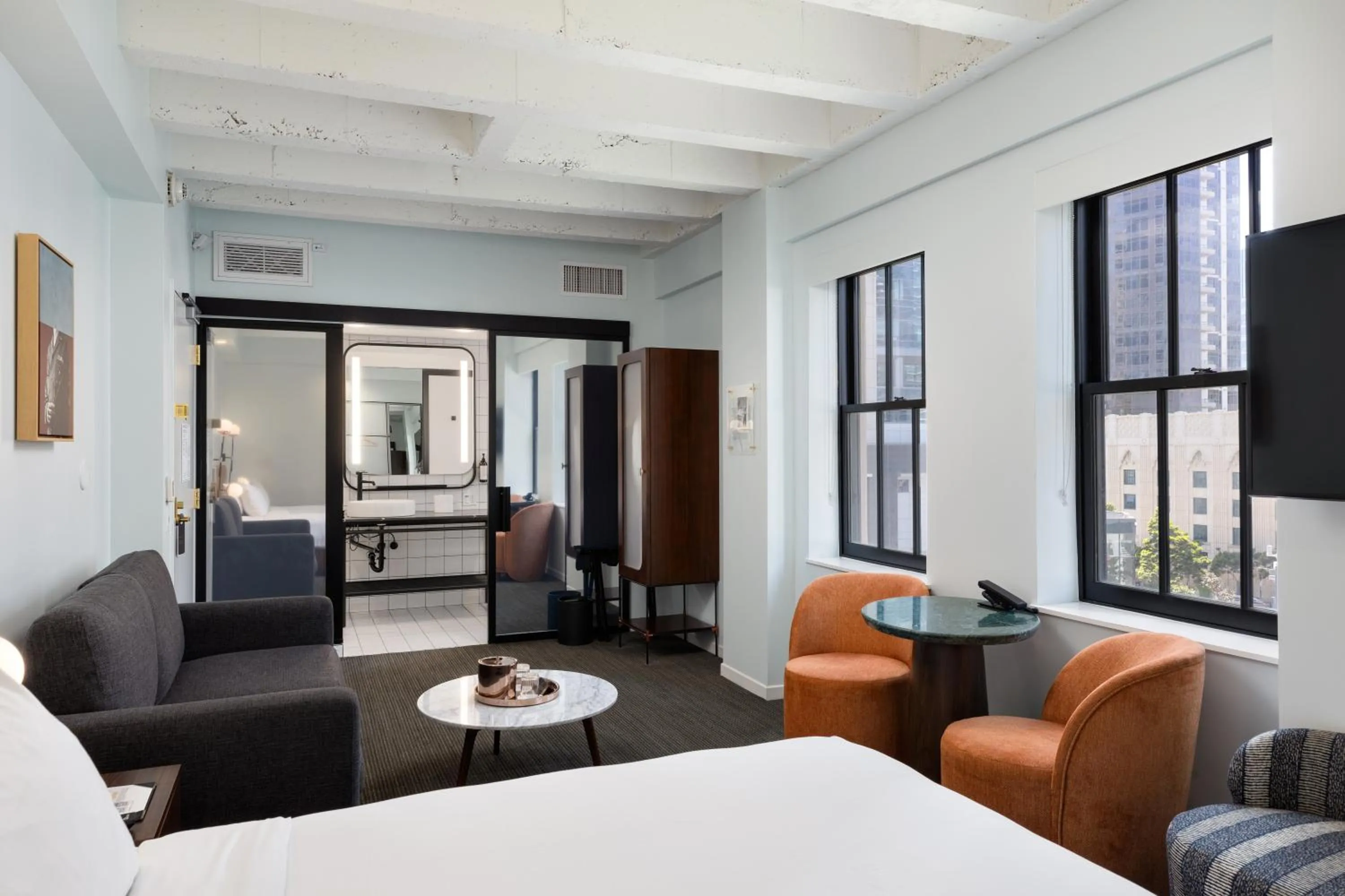 Bed in The Guild Hotel, San Diego Downtown, a Marriott Tribute Portfolio Hotel