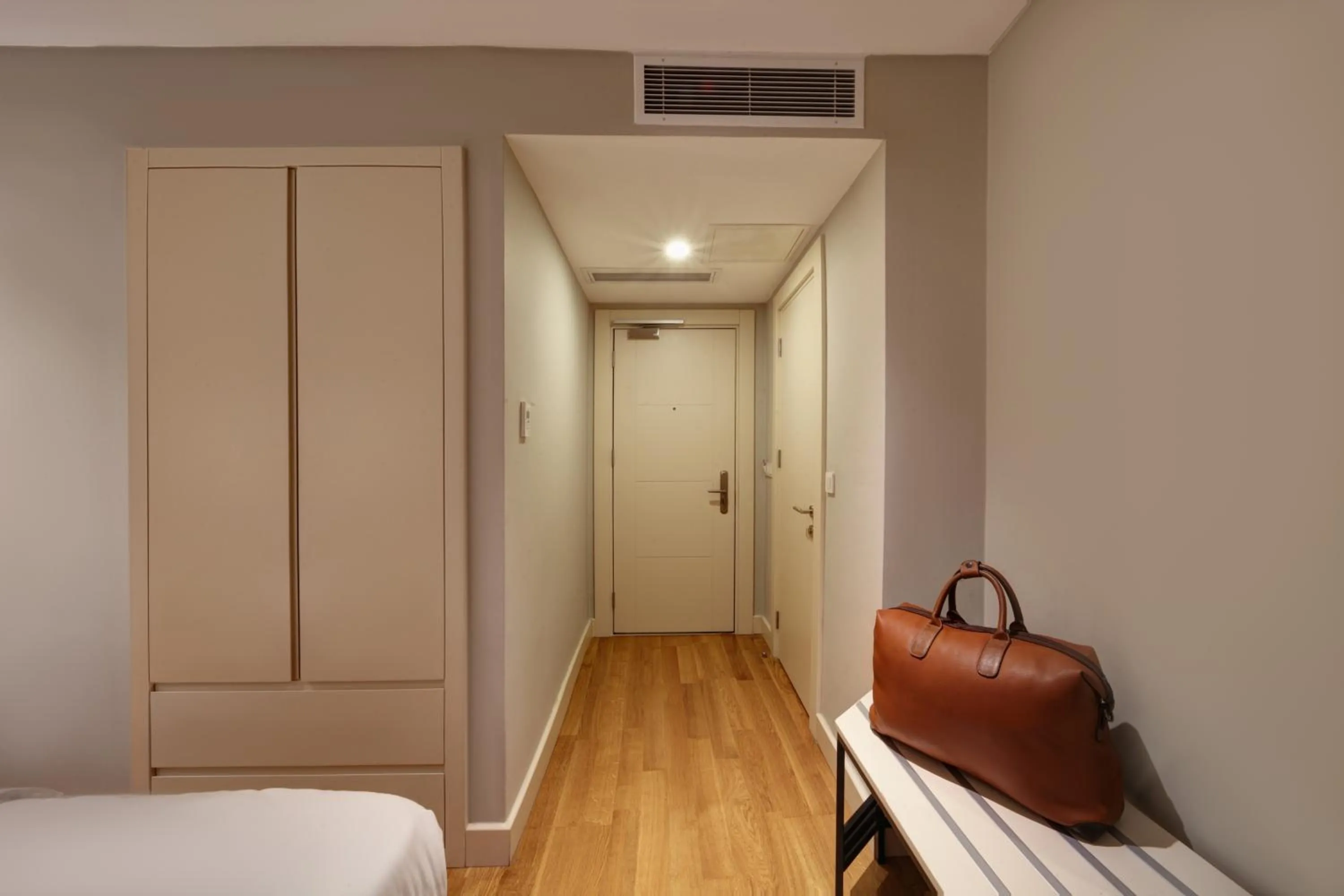 locker, Bed in Suadhan Hotel