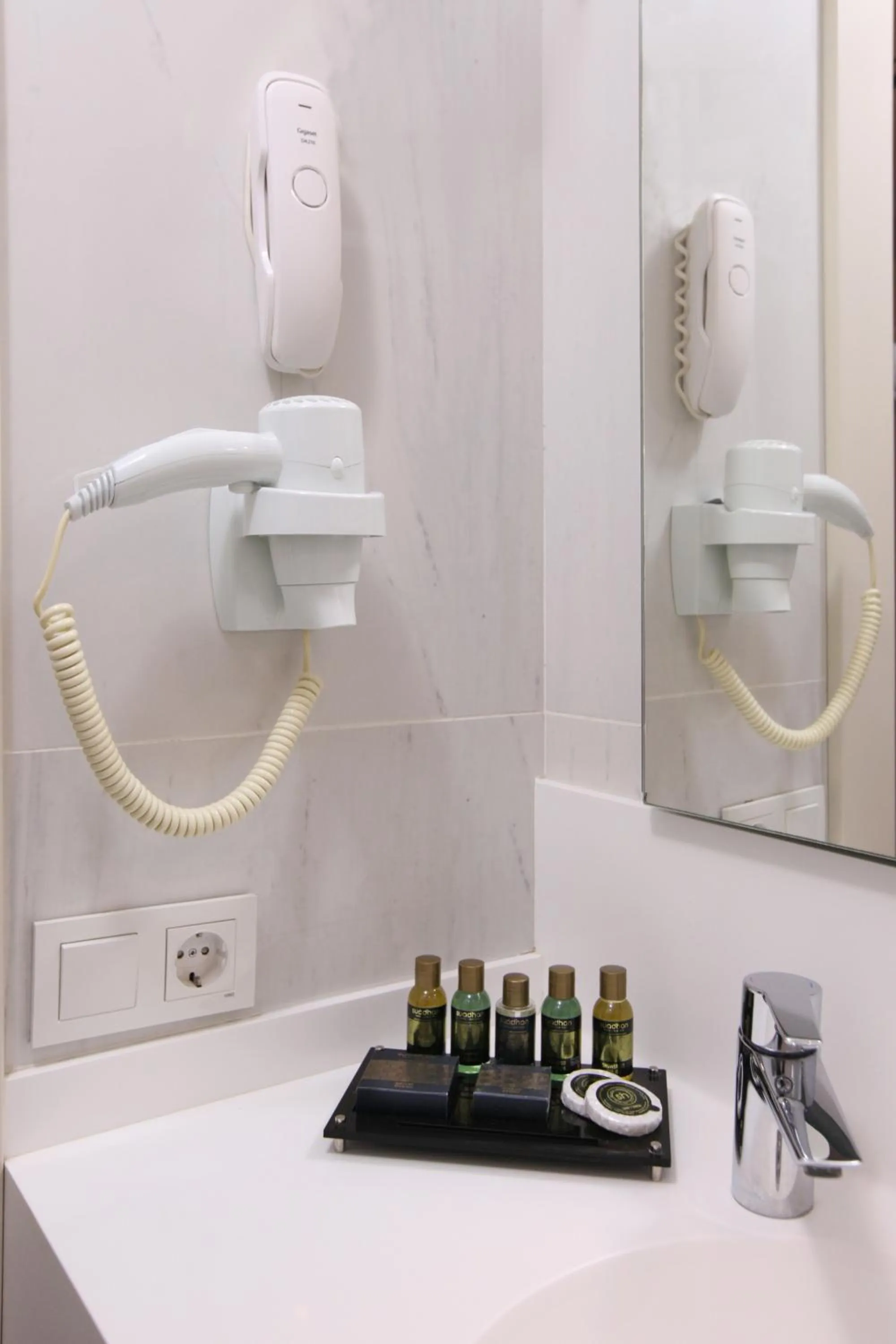 Bathroom in Suadhan Hotel