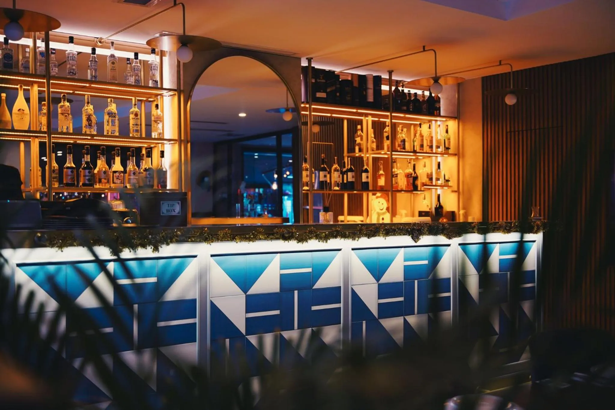 Restaurant/places to eat in Suadhan Hotel