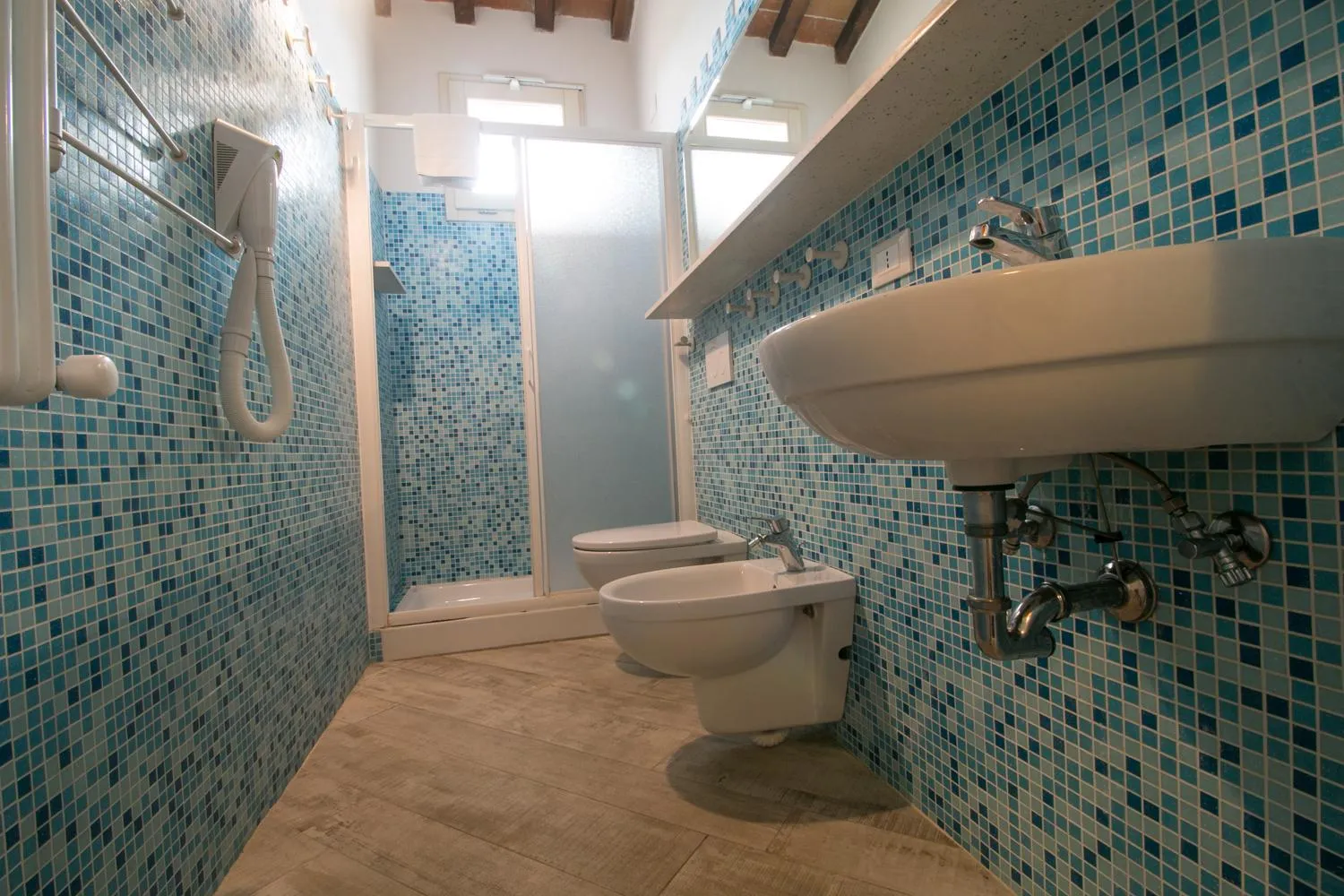 Shower in Fattoria Palazzeta - Pet & Family Friendly