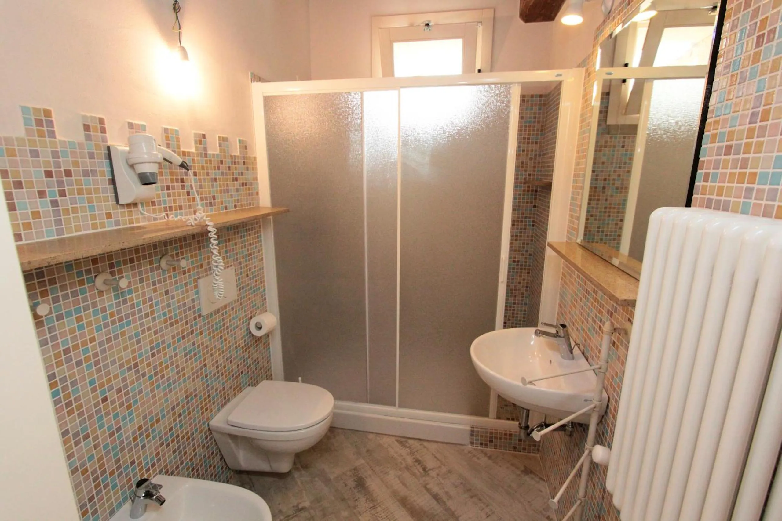 Shower in Fattoria Palazzeta - Pet & Family Friendly