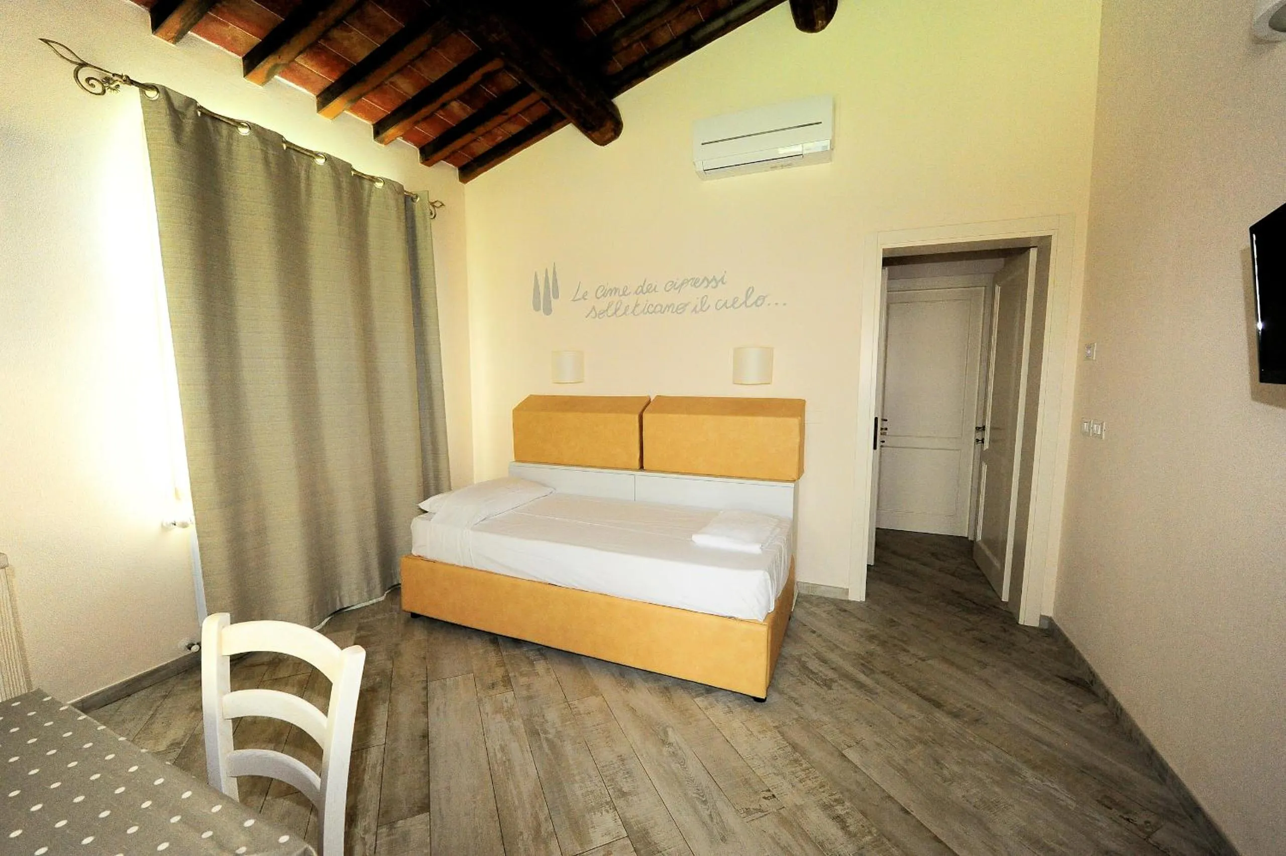 Bed in Fattoria Palazzeta - Pet & Family Friendly