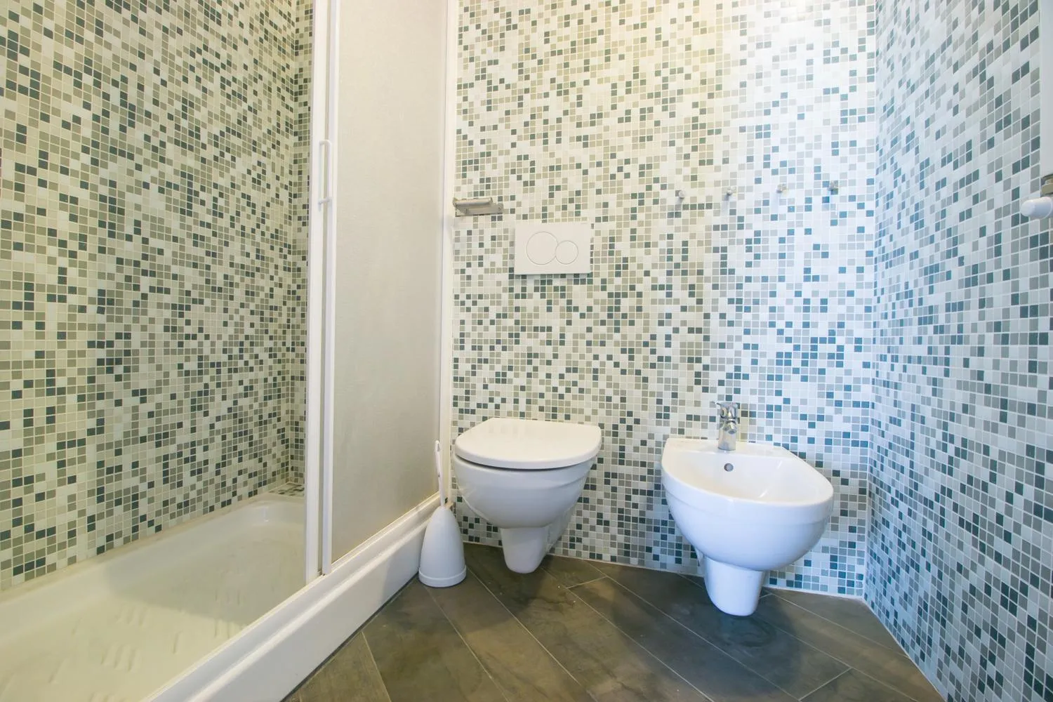 Shower in Fattoria Palazzeta - Pet & Family Friendly