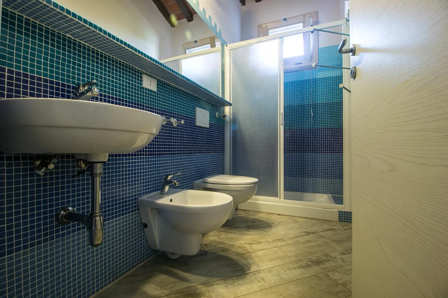 Shower in Fattoria Palazzeta - Pet & Family Friendly