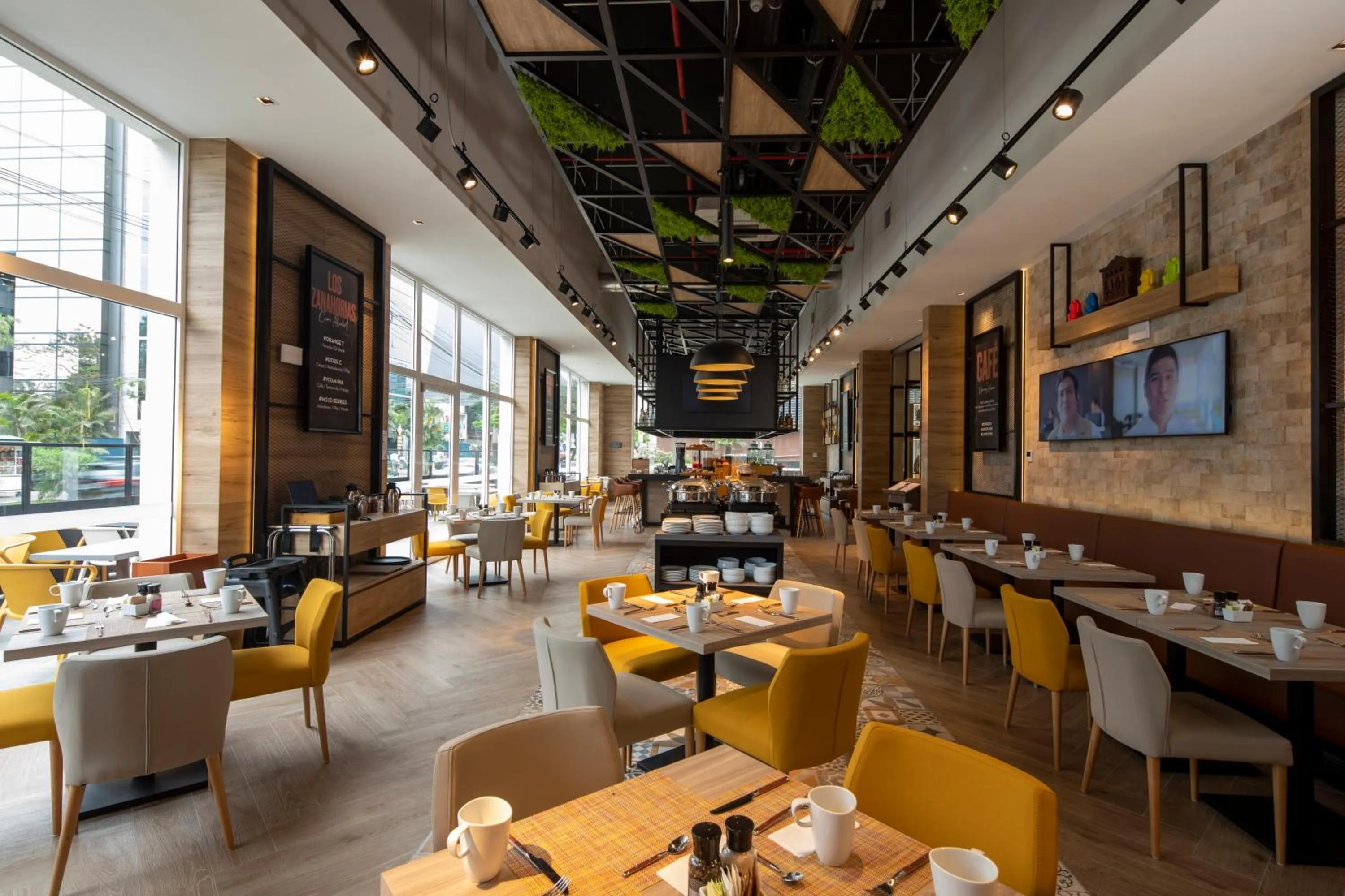 Restaurant/places to eat in Casa Andina Premium San Isidro