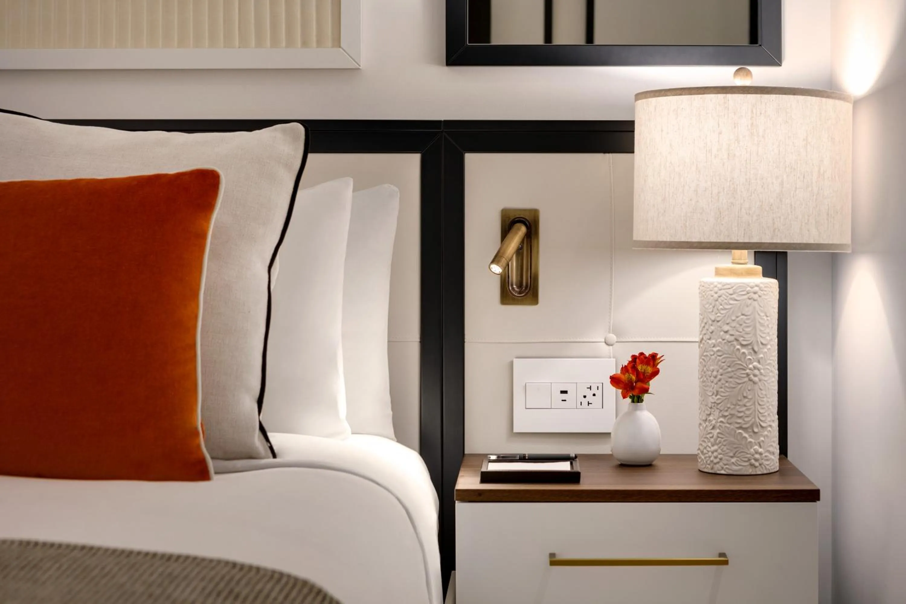 Bed in The Chemists Club Hotel