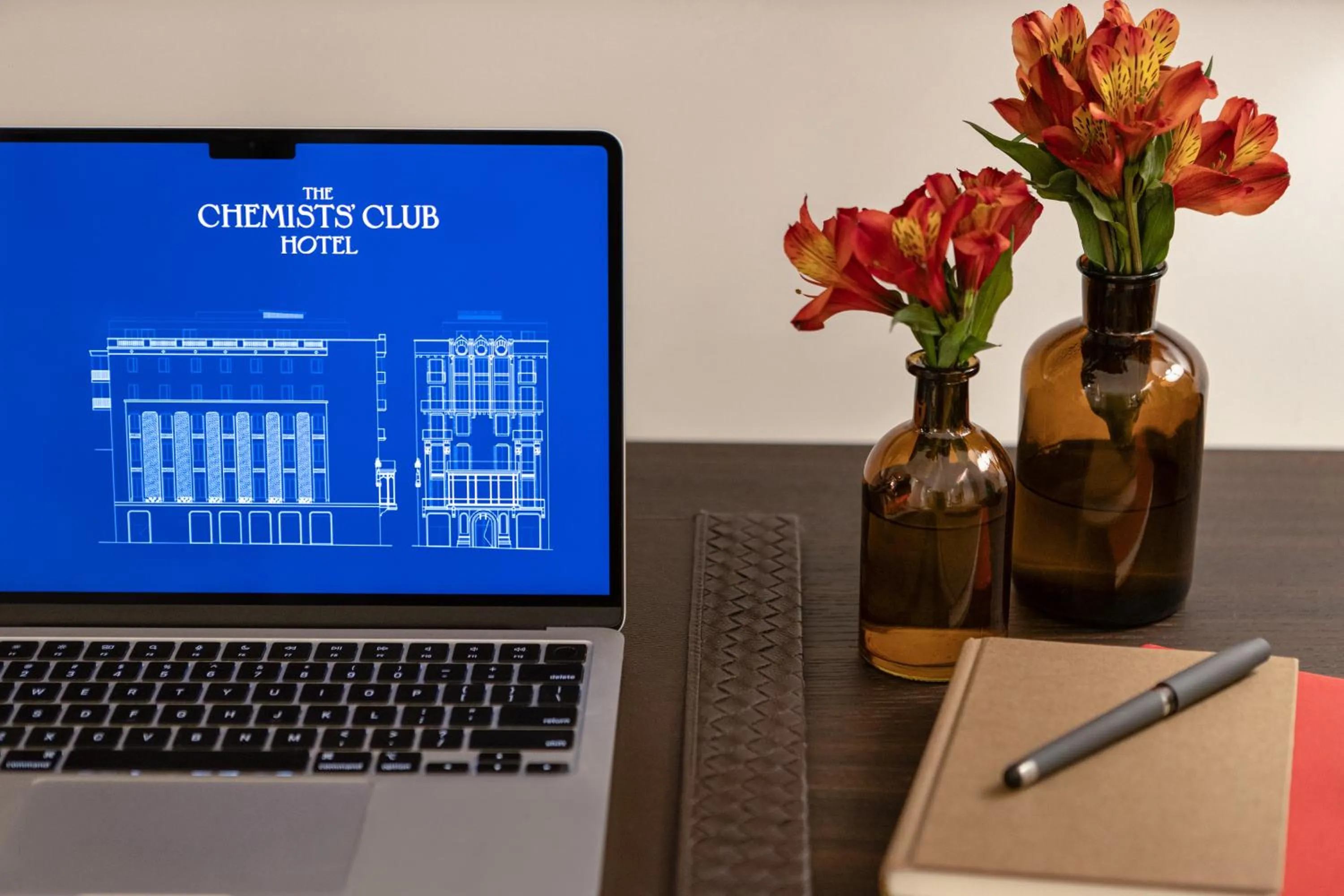 Bedroom in The Chemists Club Hotel