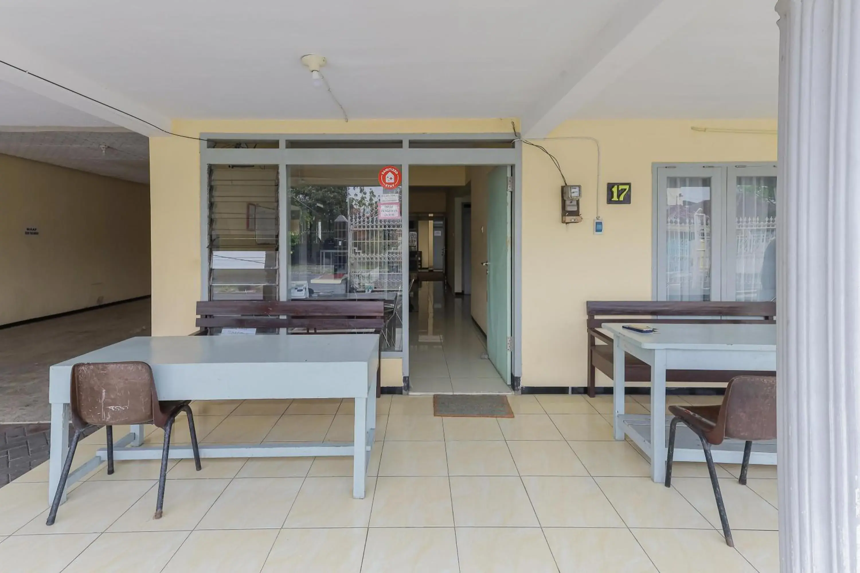 Facade/entrance in RedDoorz at CBR Residence Blimbing Facade/entrance in RedDoorz at CBR Residence Blimbing