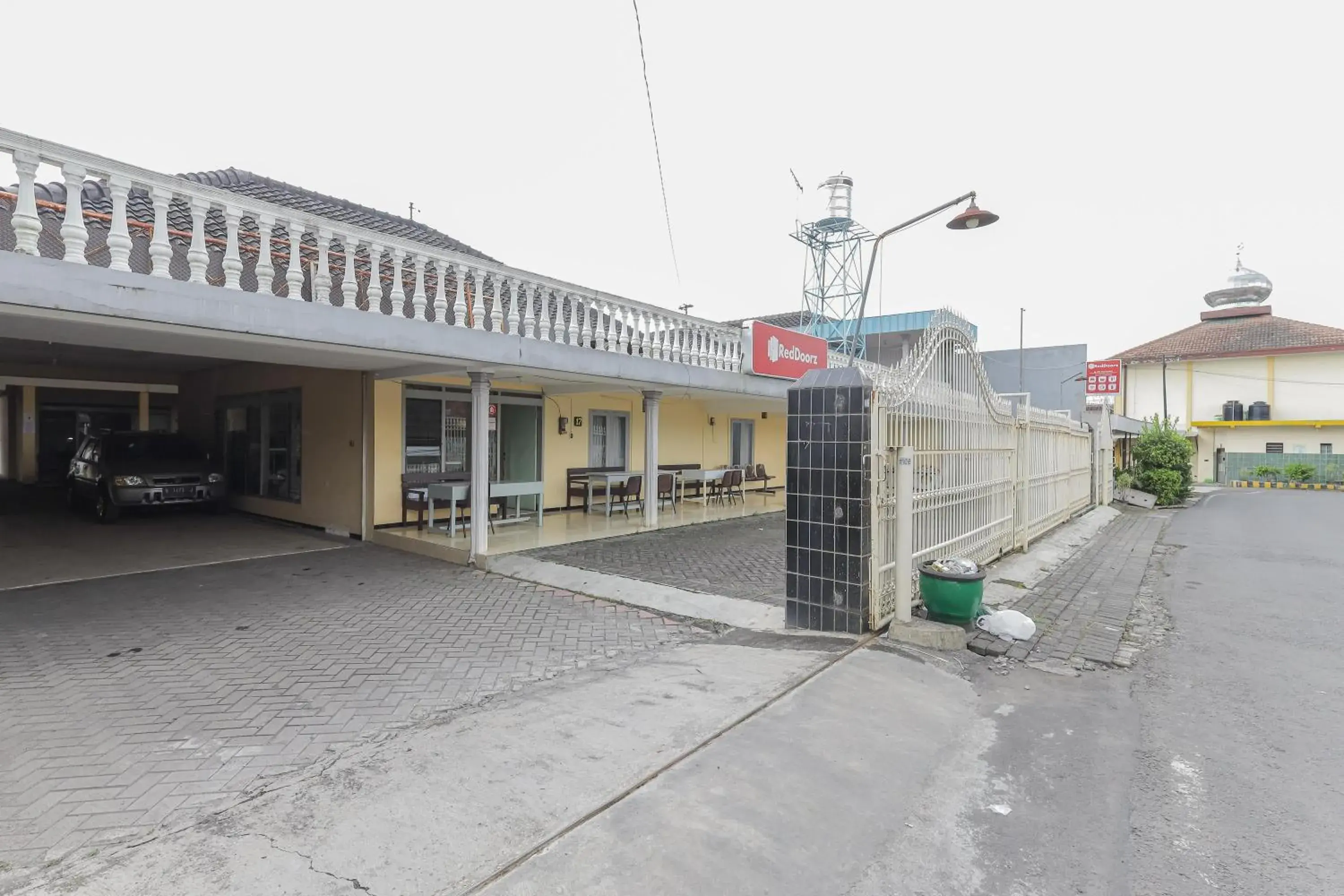 Property building in RedDoorz at CBR Residence Blimbing Property building in RedDoorz at CBR Residence Blimbing