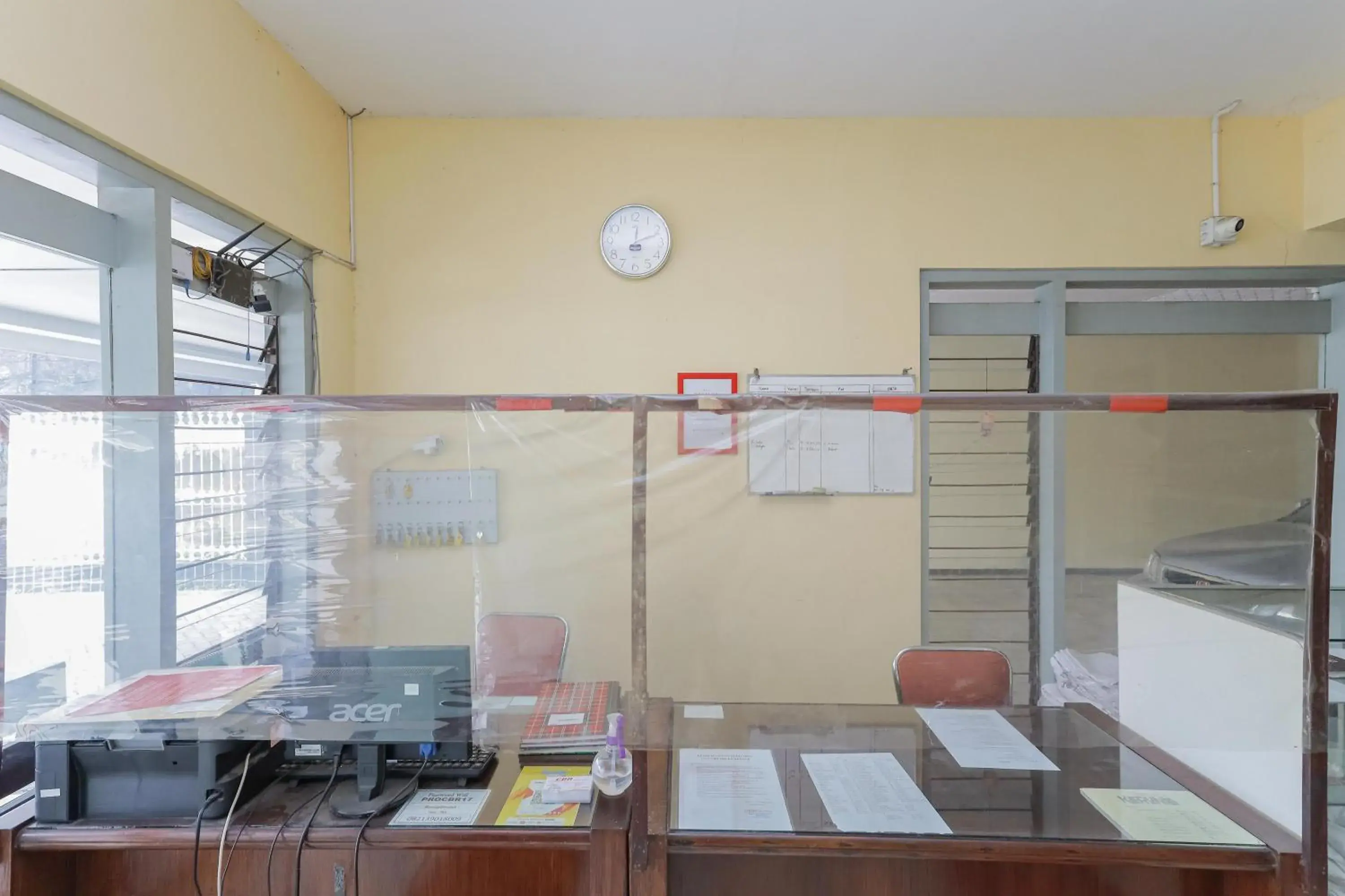 Lobby or reception in RedDoorz at CBR Residence Blimbing Lobby or reception in RedDoorz at CBR Residence Blimbing