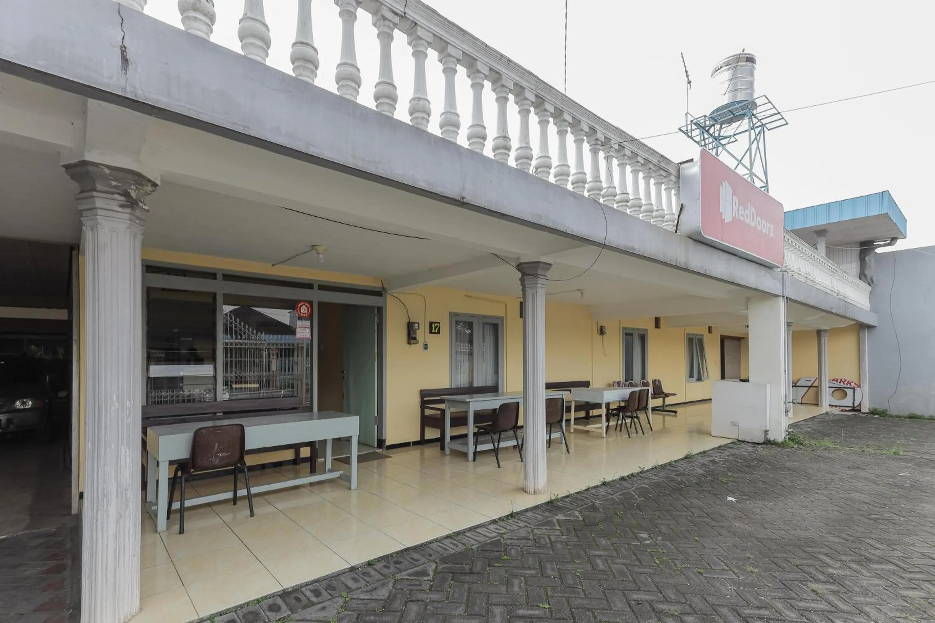 Facade/entrance in RedDoorz at CBR Residence Blimbing