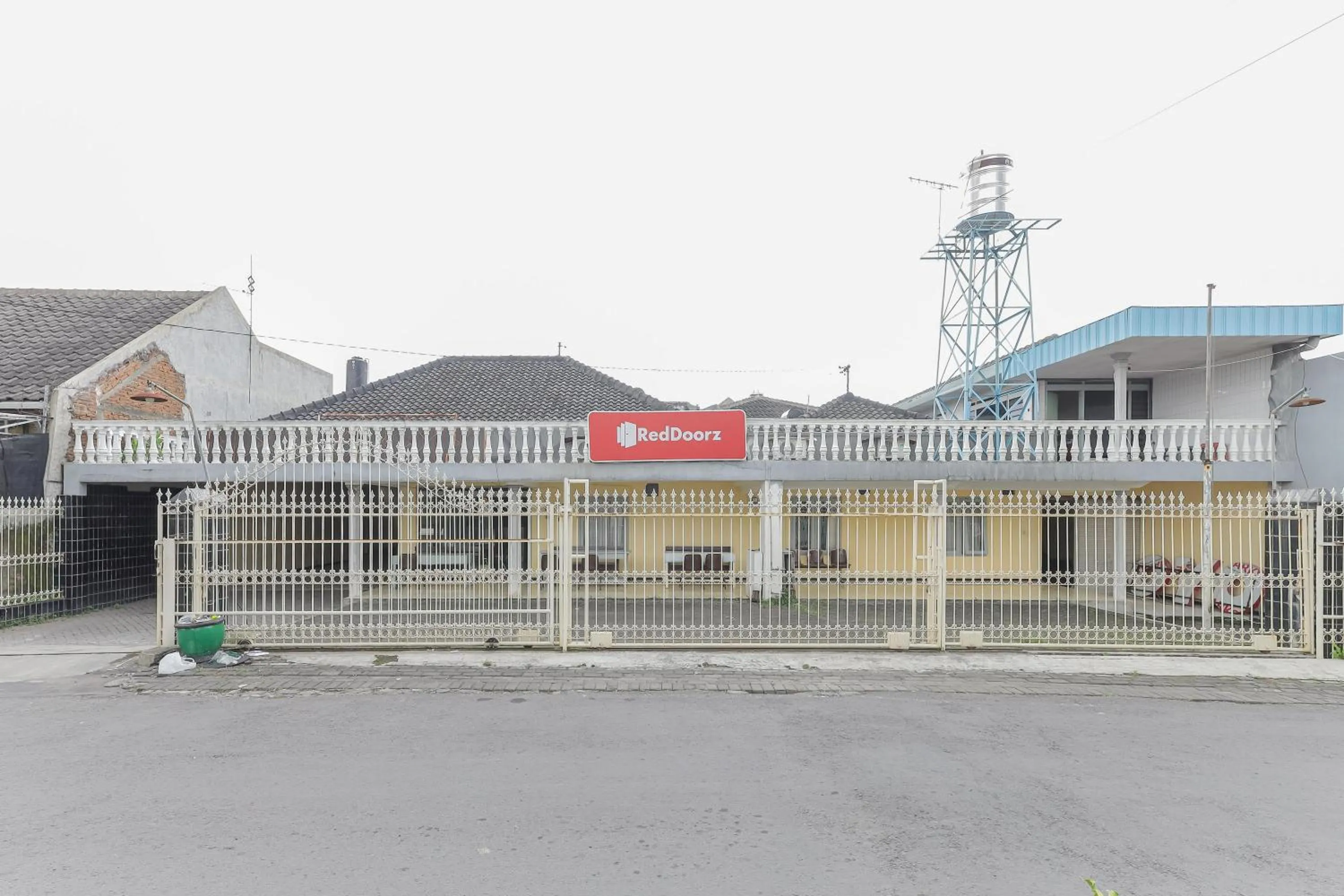 Property building in RedDoorz at CBR Residence Blimbing