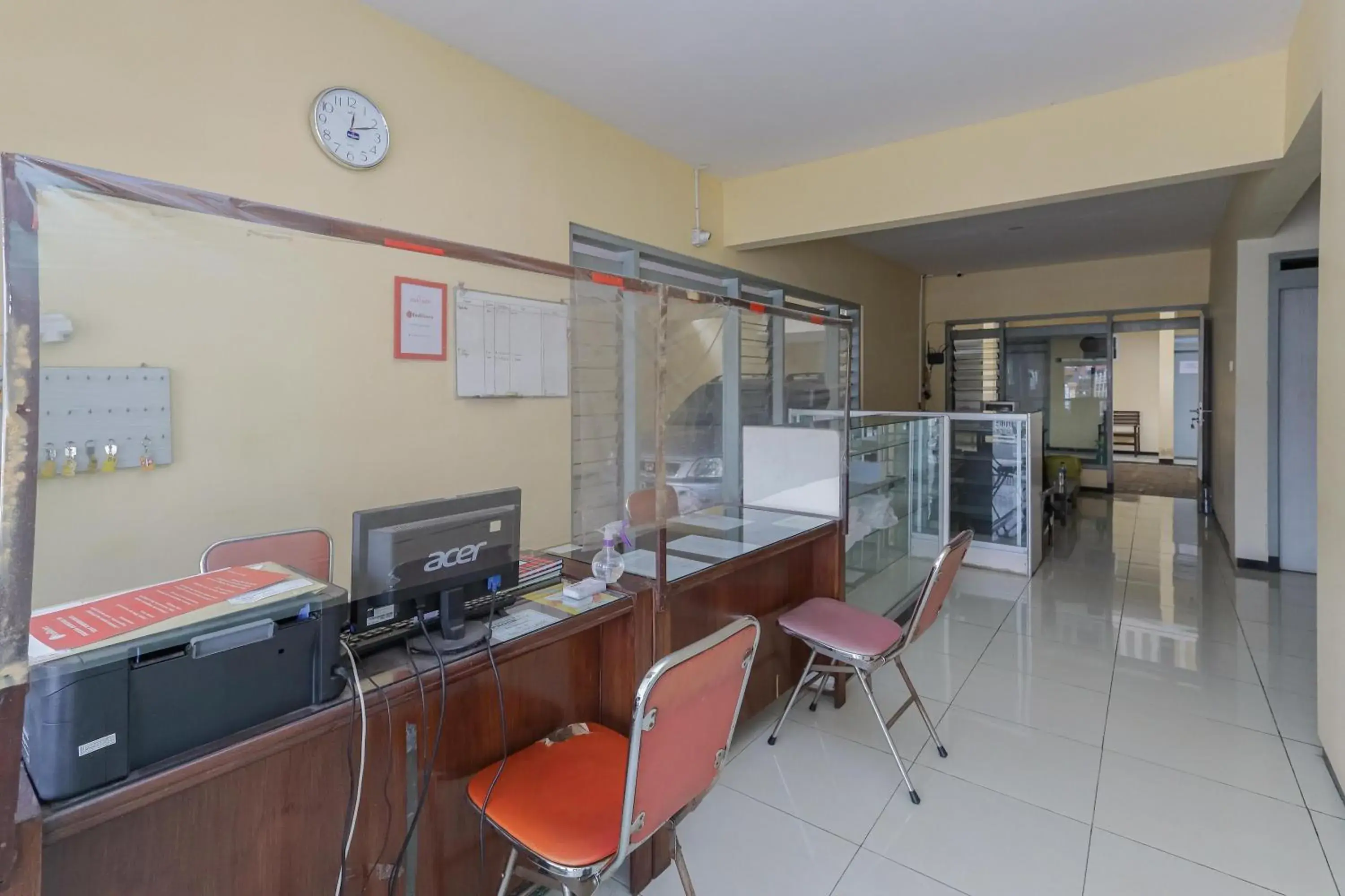 Lobby or reception in RedDoorz at CBR Residence Blimbing Lobby or reception in RedDoorz at CBR Residence Blimbing