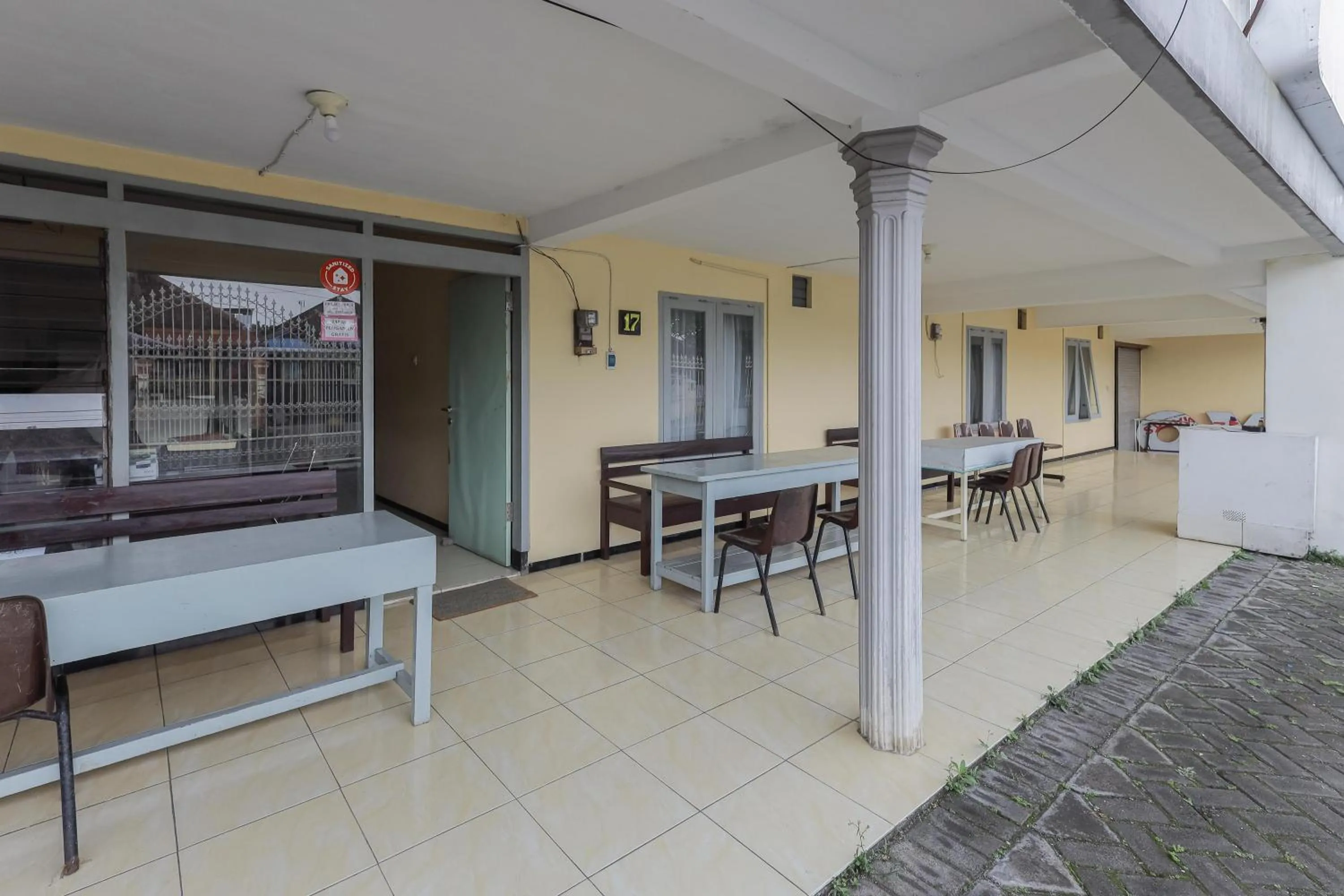 Facade/entrance in RedDoorz at CBR Residence Blimbing