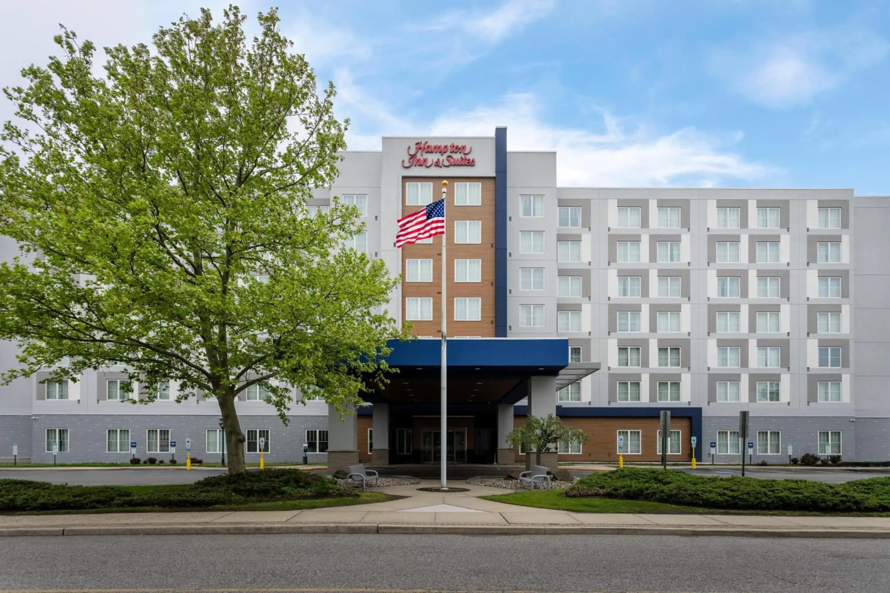 Property building in Hampton Inn & Suites By Hilton- Newark Airport Elizabeth Property building in Hampton Inn & Suites By Hilton- Newark Airport Elizabeth