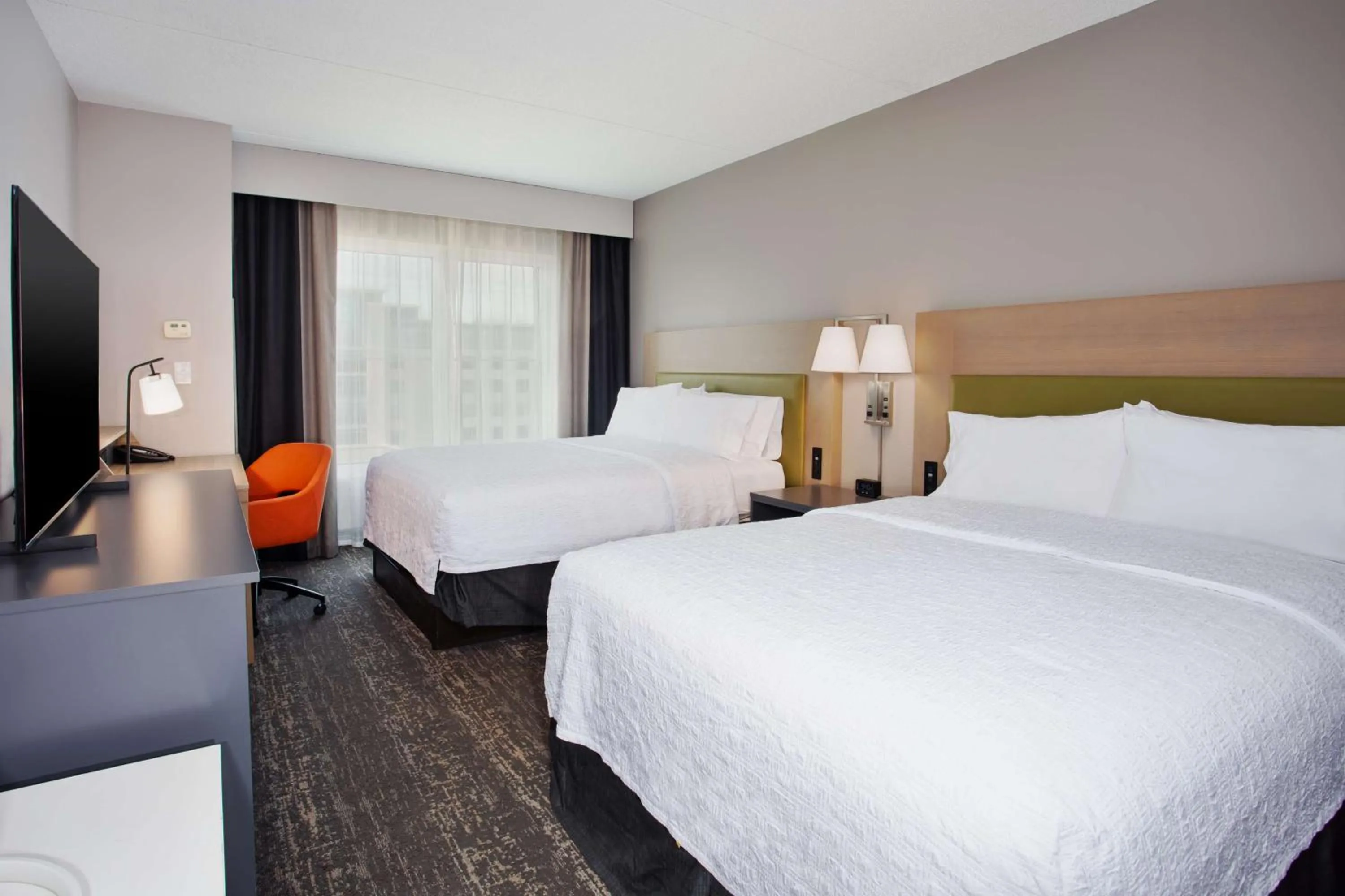 Bed in Hampton Inn & Suites By Hilton- Newark Airport Elizabeth