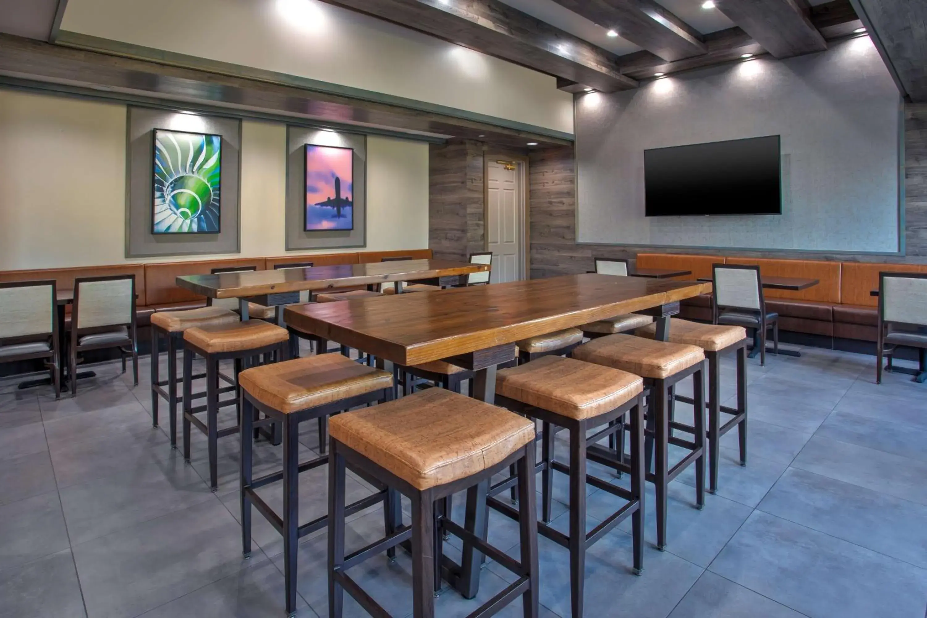 Breakfast in Hampton Inn & Suites By Hilton- Newark Airport Elizabeth Breakfast in Hampton Inn & Suites By Hilton- Newark Airport Elizabeth