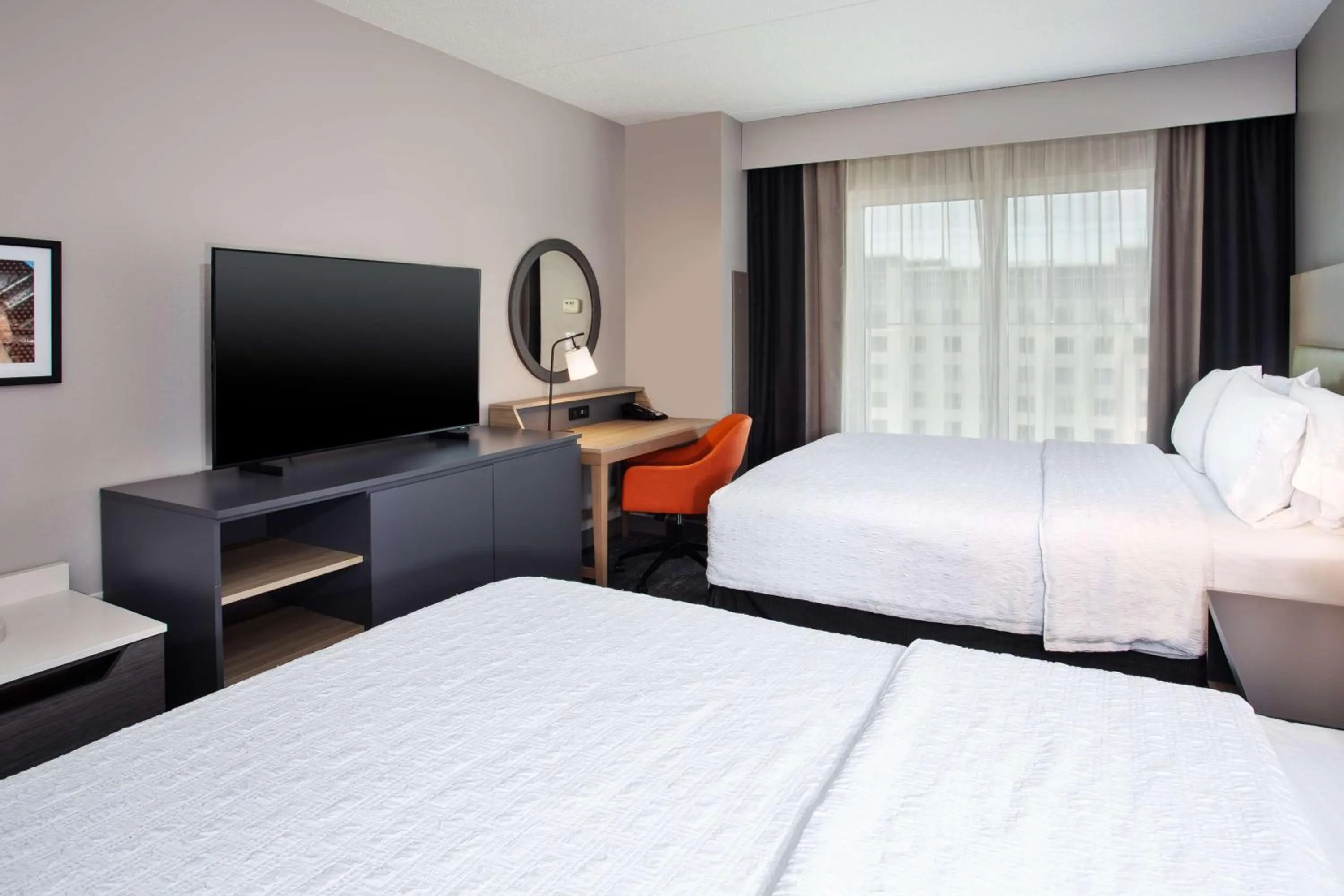 Bedroom, Bed in Hampton Inn & Suites By Hilton- Newark Airport Elizabeth