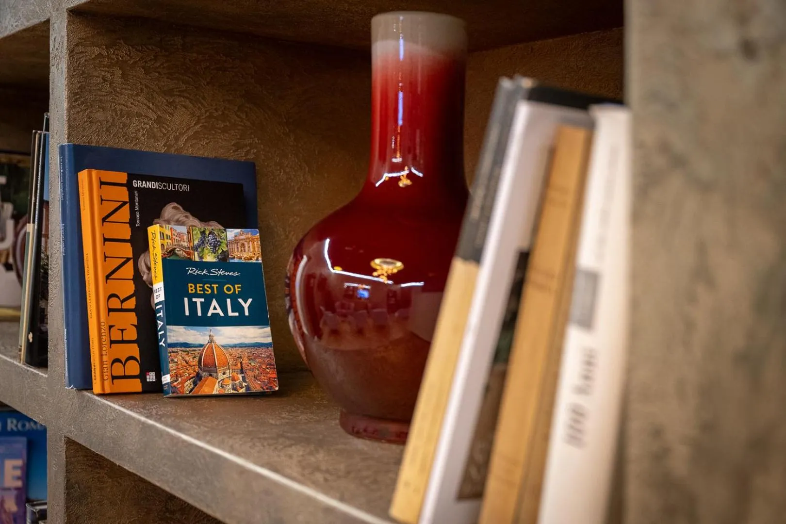 Communal lounge/ TV room in Hotel Caravita