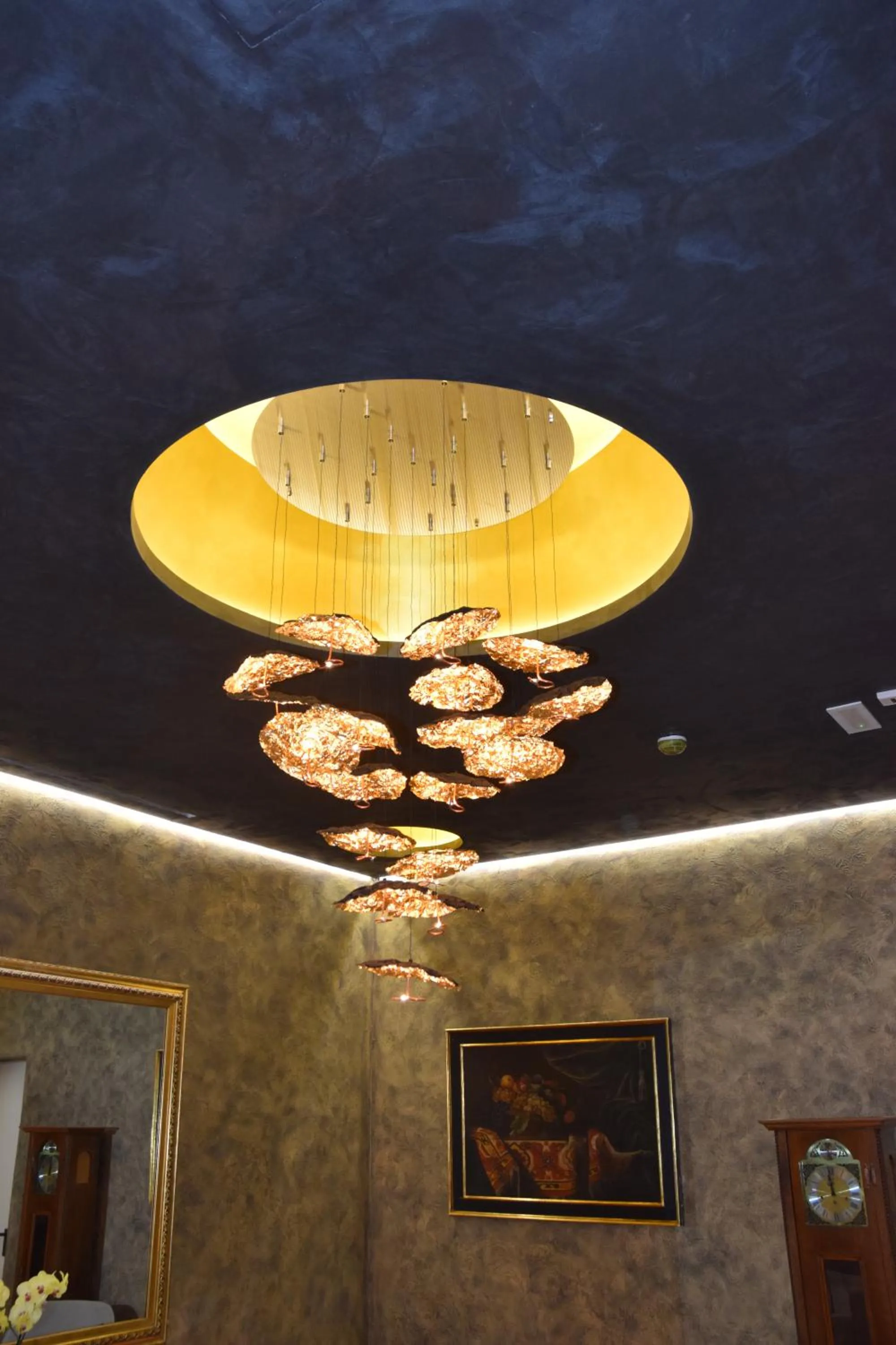 Communal lounge/ TV room in Hotel Caravita