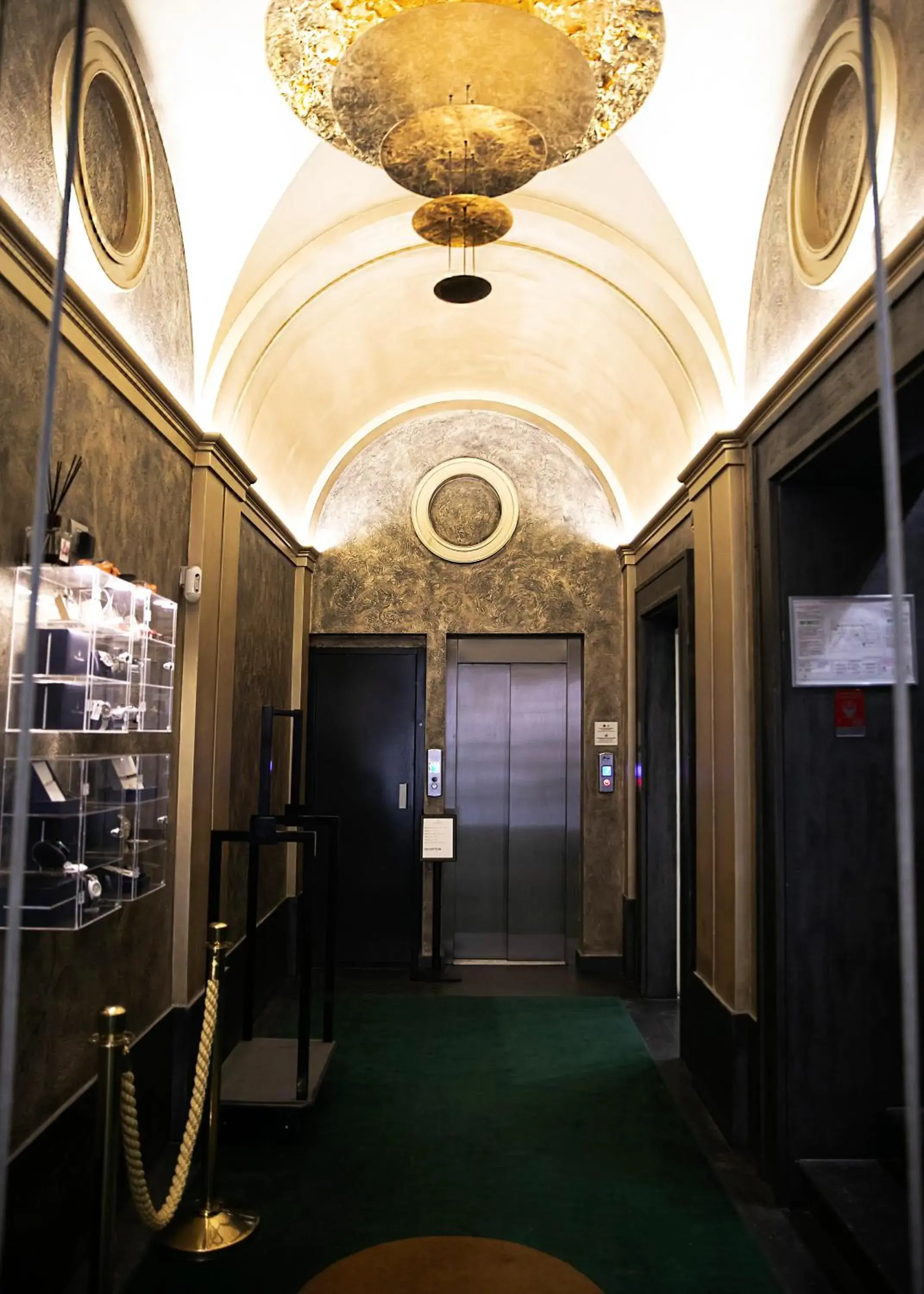 Lobby or reception in Hotel Caravita Lobby or reception in Hotel Caravita