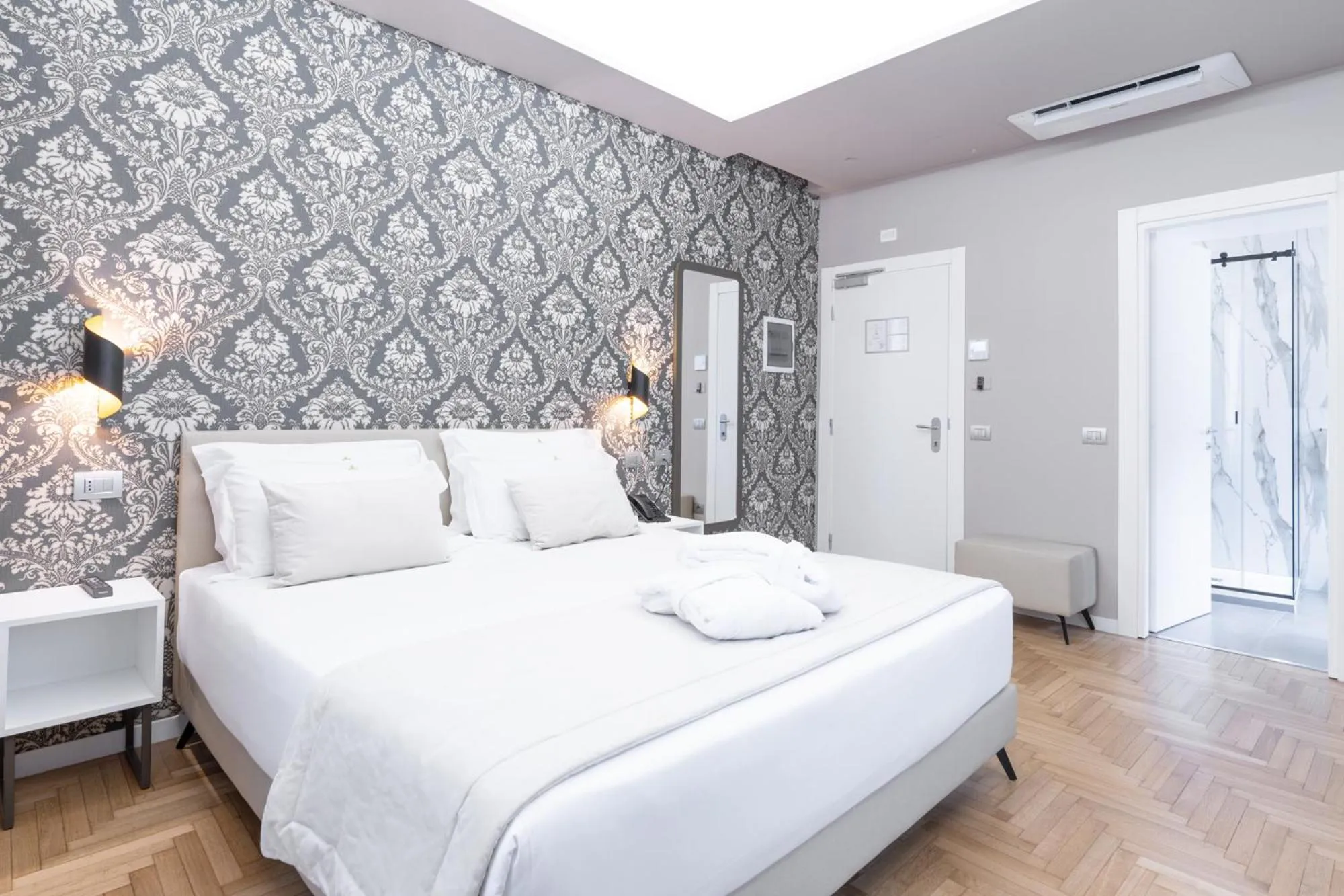 Bedroom, Bed in Hotel Caravita