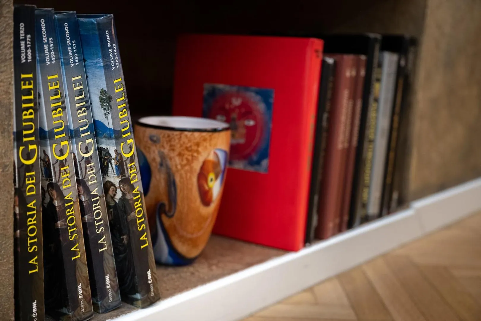 Library in Hotel Caravita