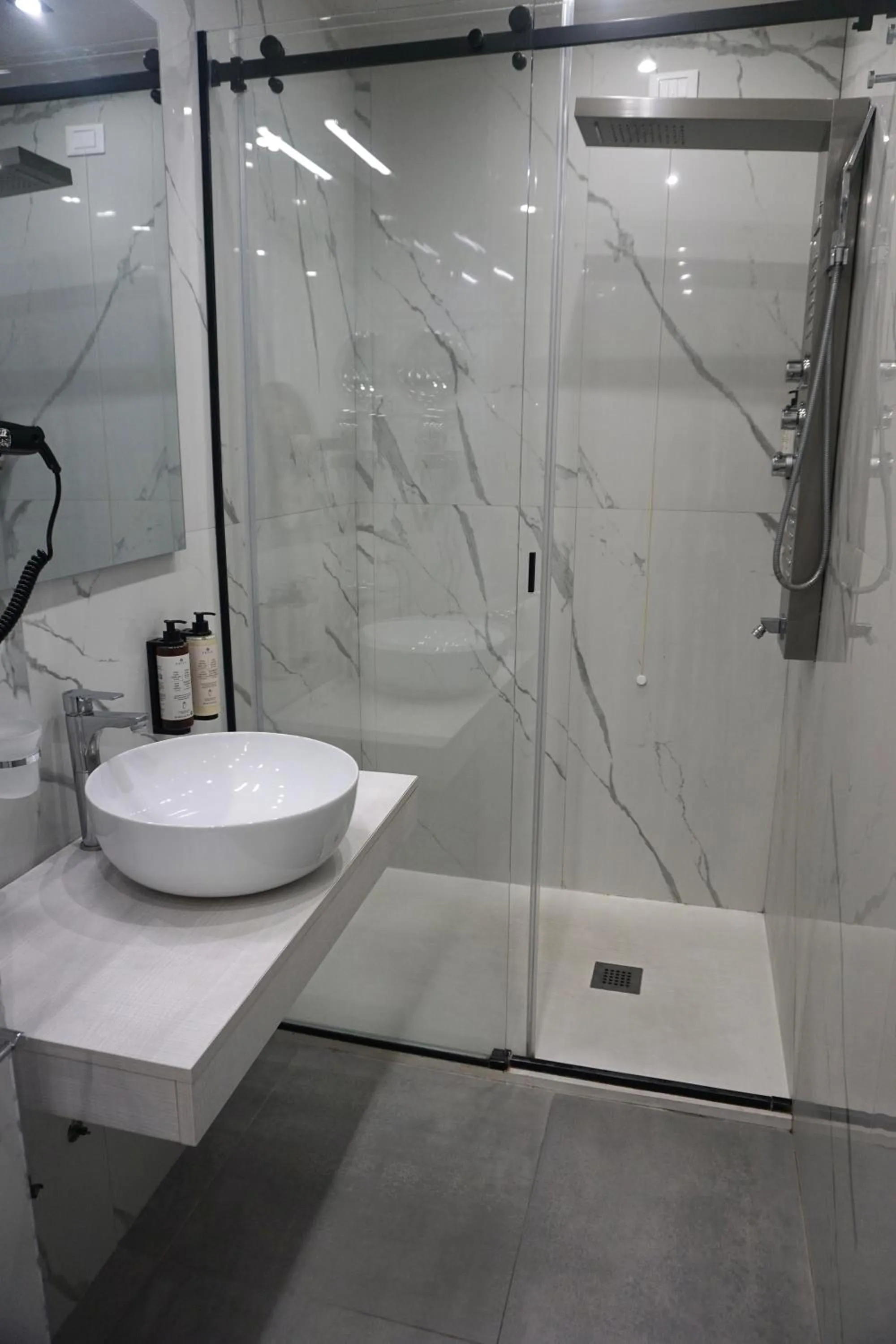 Shower in Hotel Caravita