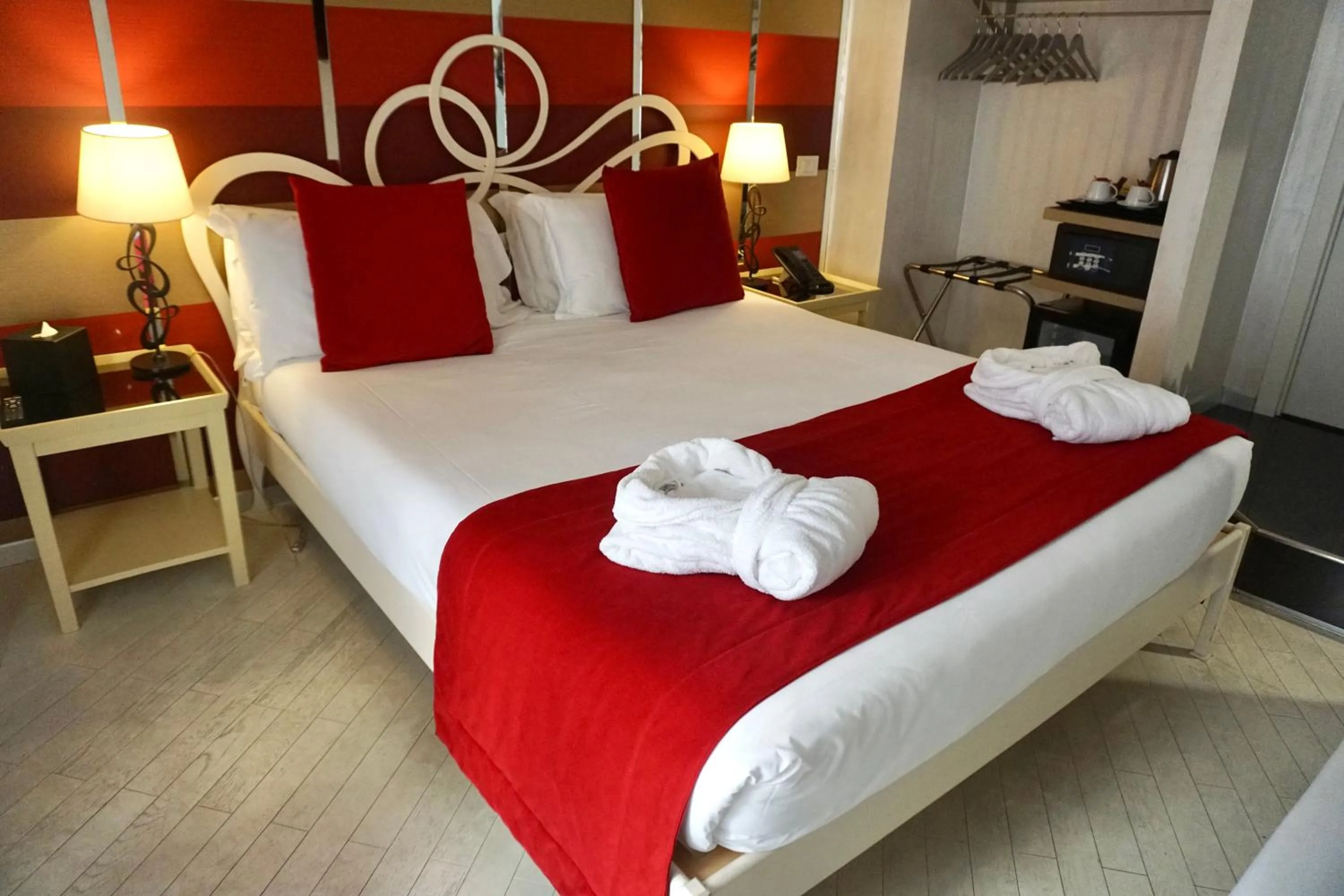 Bedroom, Bed in Hotel Caravita