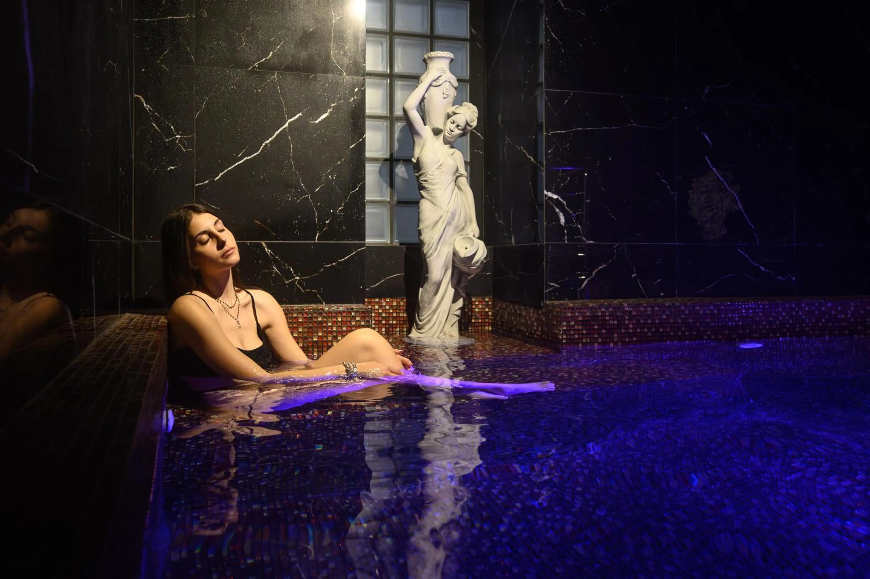 Hot Tub in Hotel Caravita