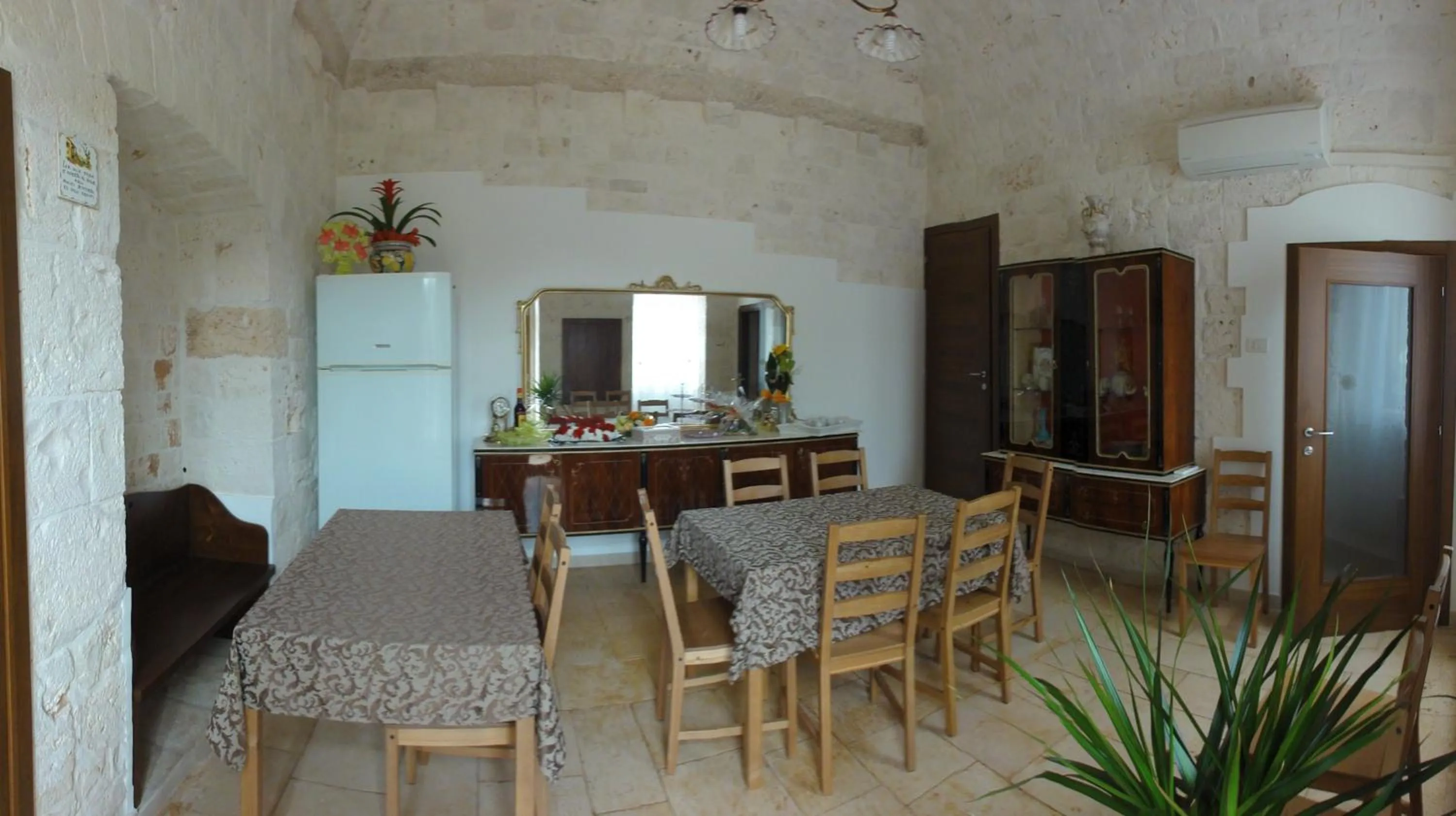 Restaurant/places to eat in Ape Rossa