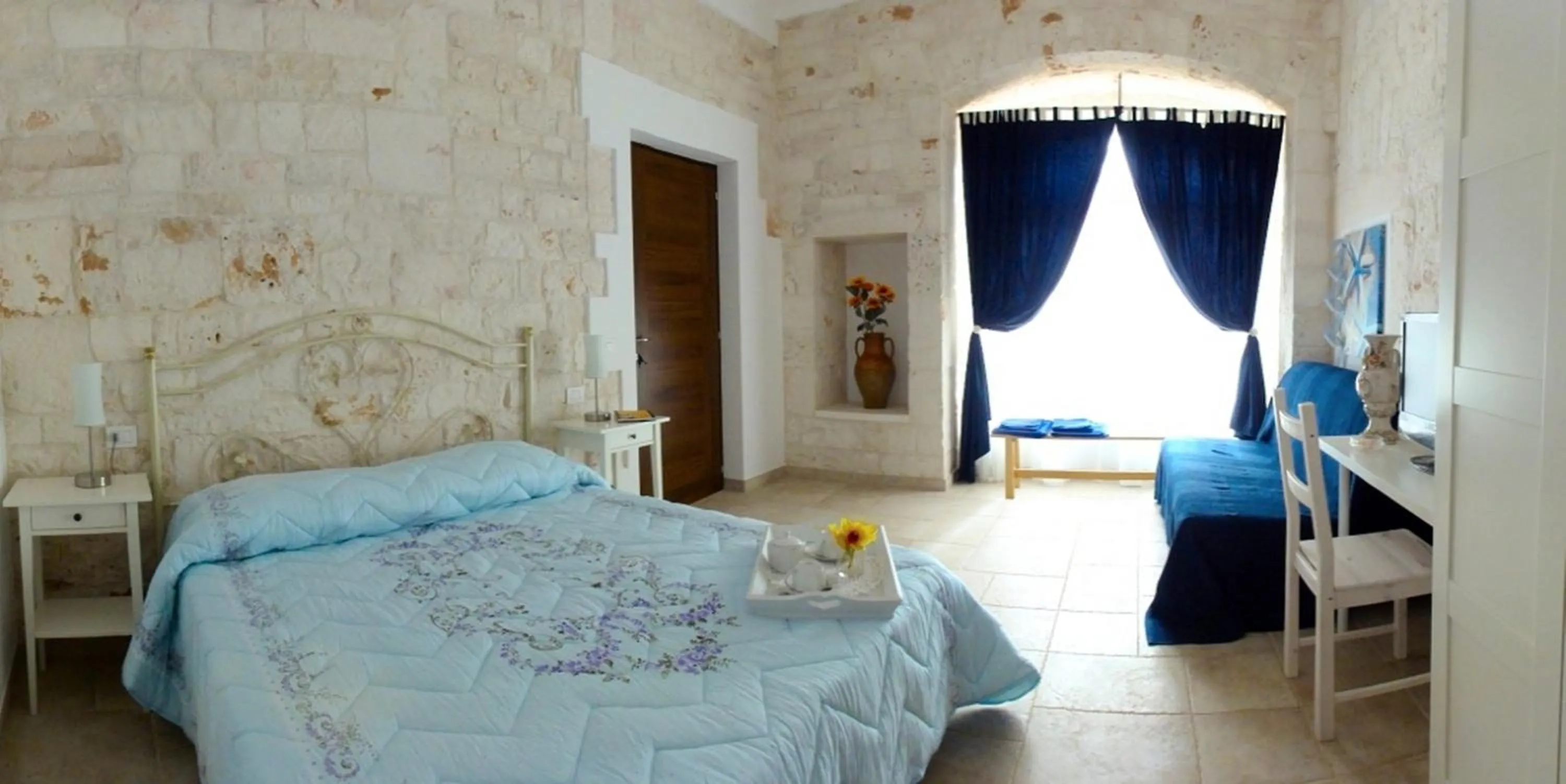 Photo of the whole room, Bed in Ape Rossa