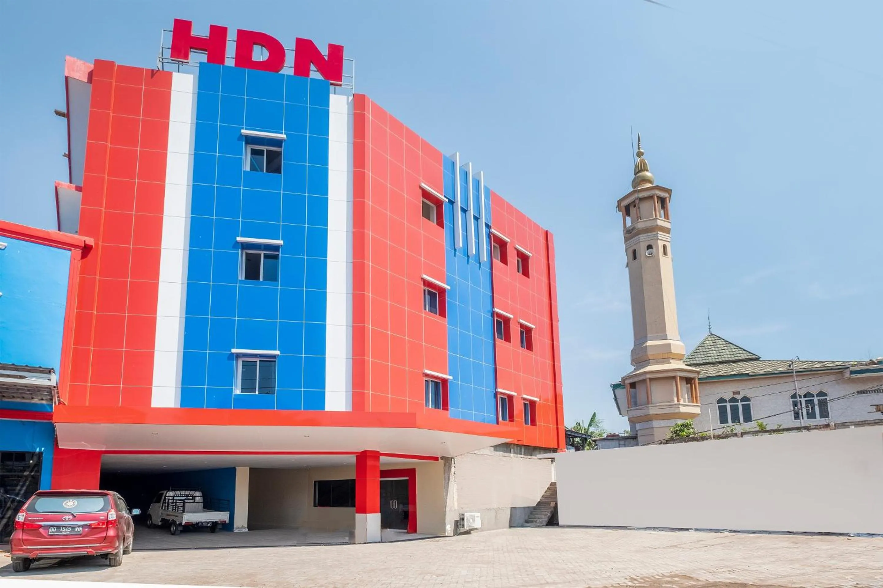 Facade/entrance in OYO 1633 Hotel Darma Nusantara 3